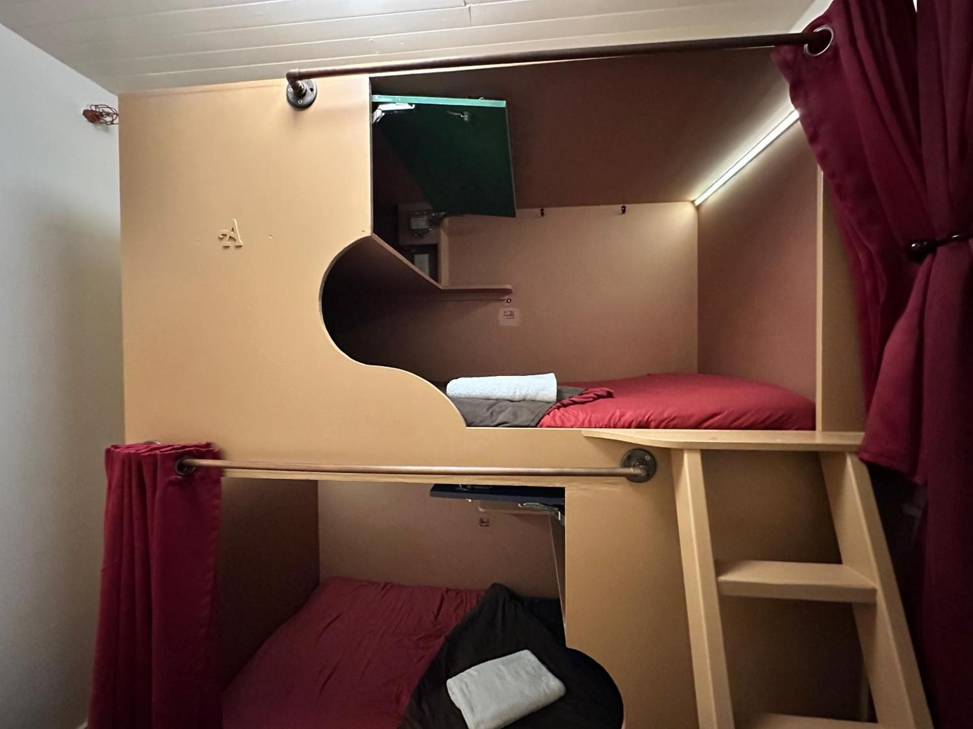 West River House Budget Twin Room 3