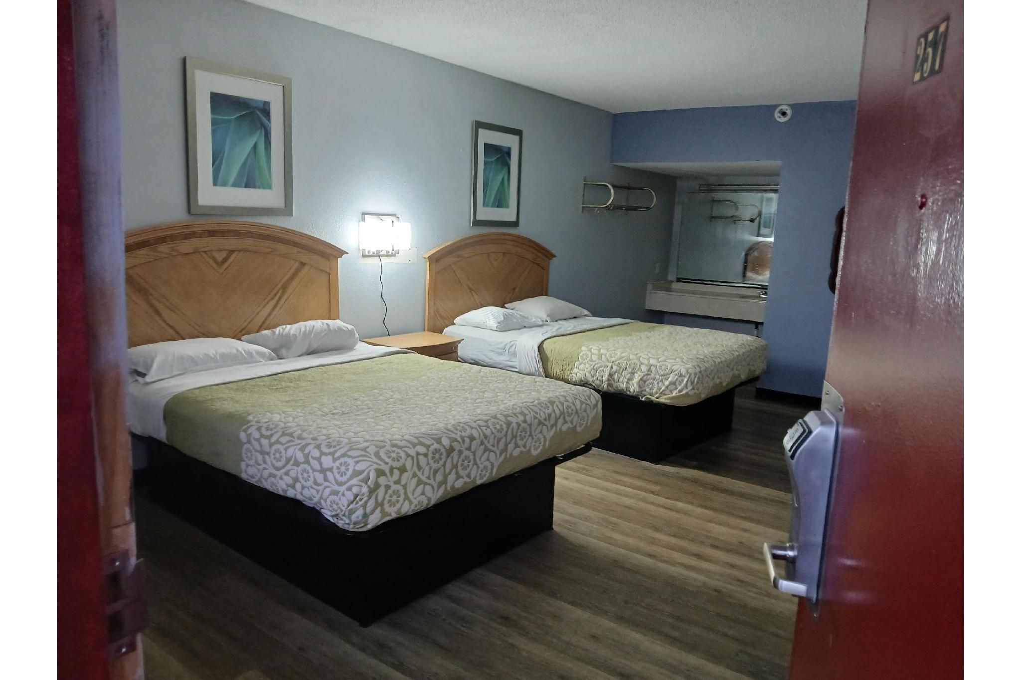 2 Full Beds Accessible Non - Smoking