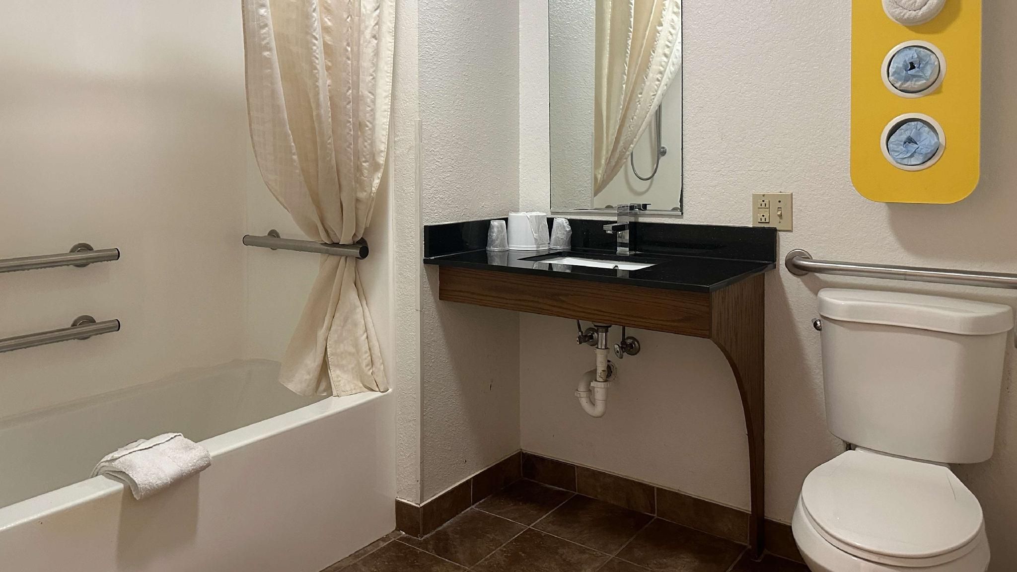 1 KING BED | ADA ACCESS, SUITE, SMK, HOT TUB