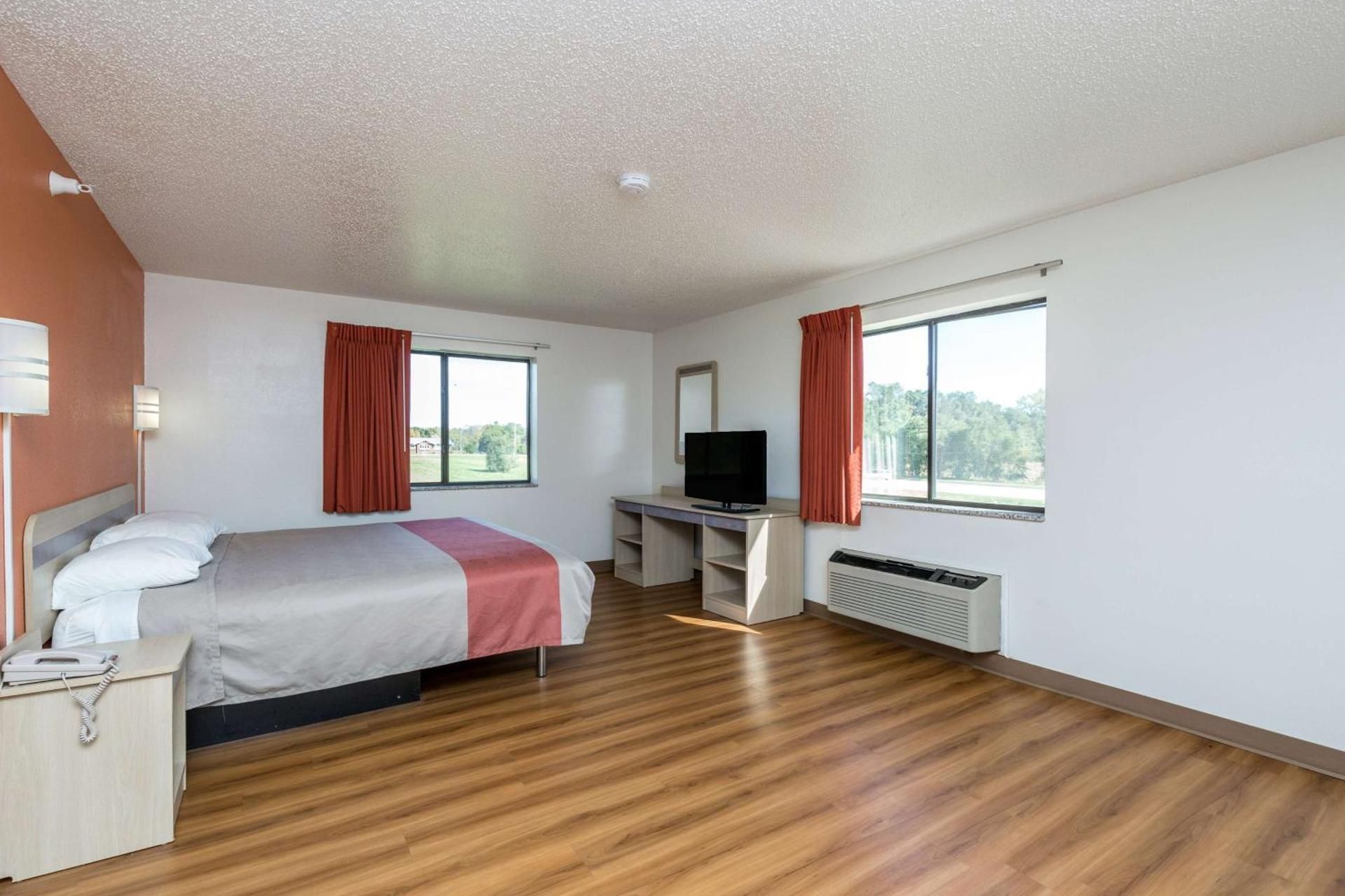 King Room - Non-Smoking