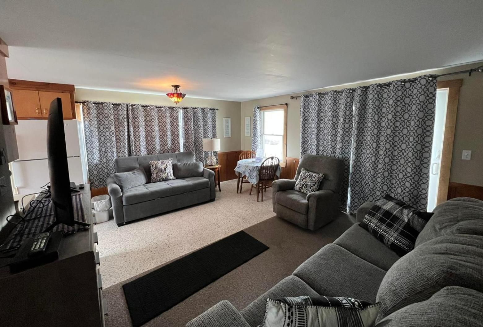 Deluxe Queen Suite