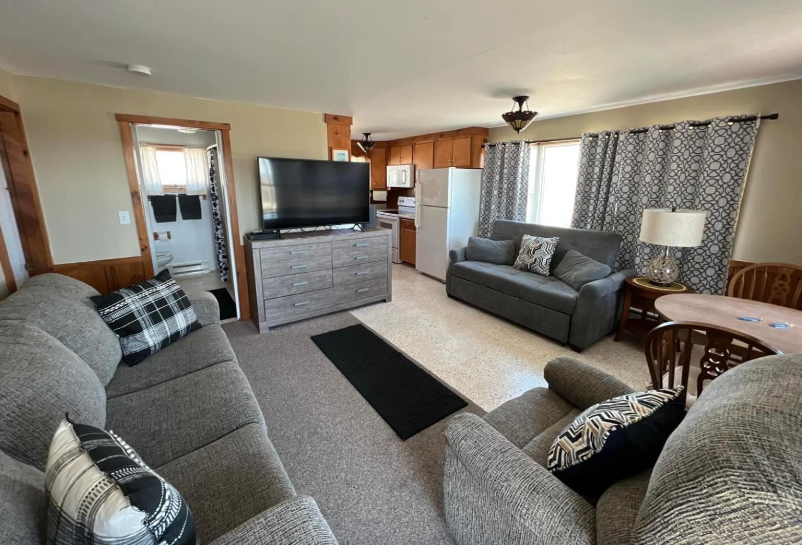 Deluxe Queen Suite