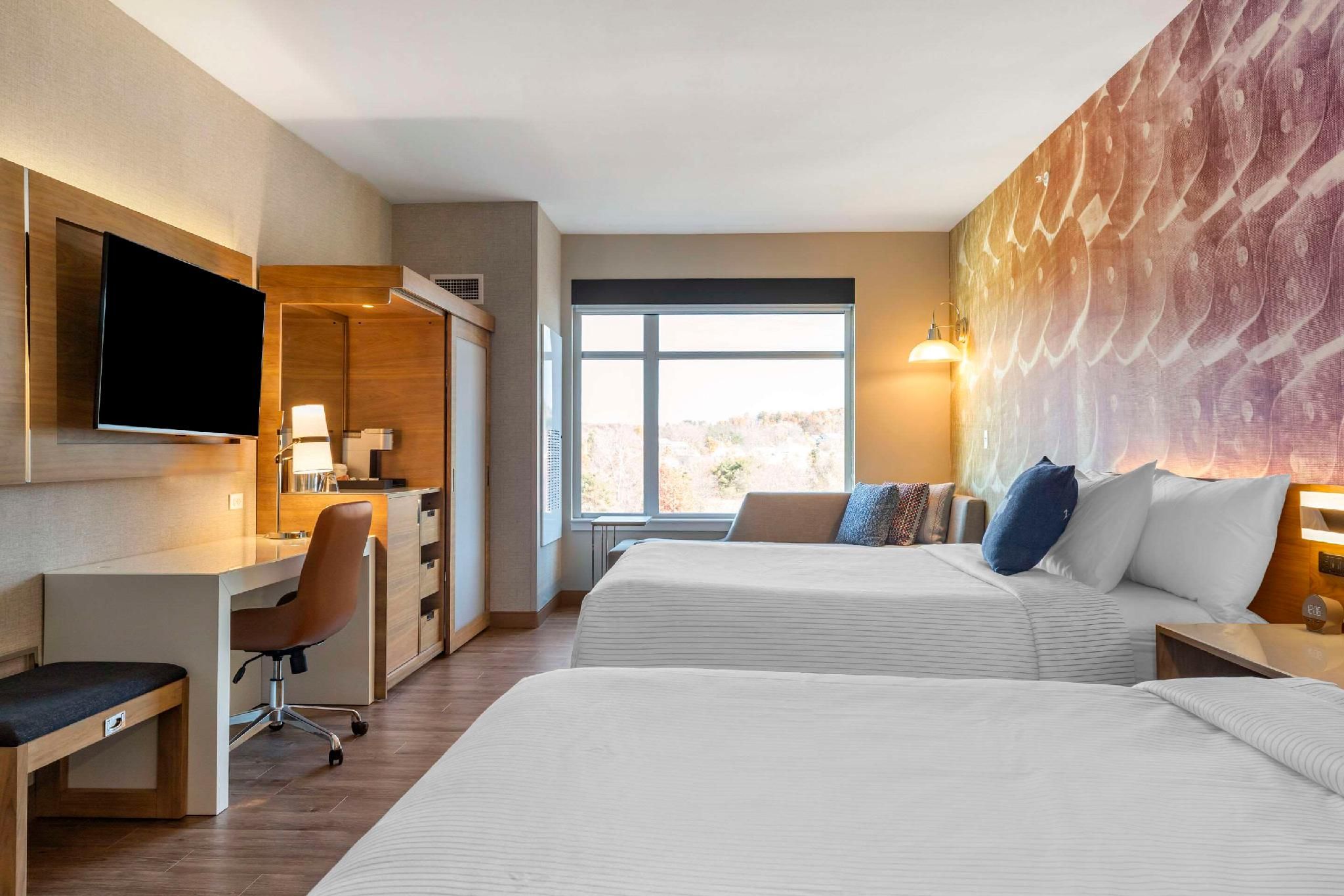 2 Queen Beds, Suite, Nonsmoking