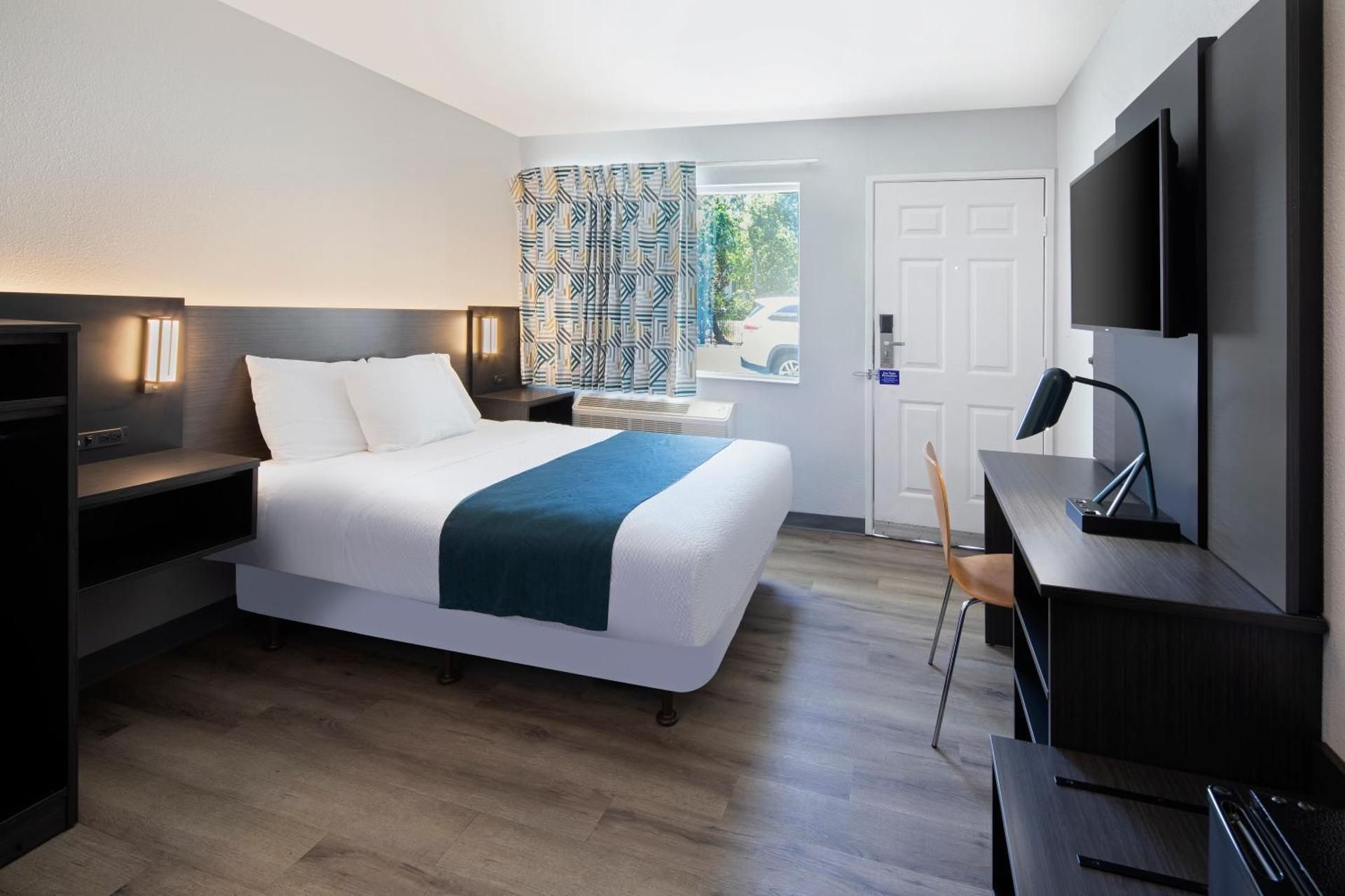 Queen Room - Disability Access - Roll in Shower