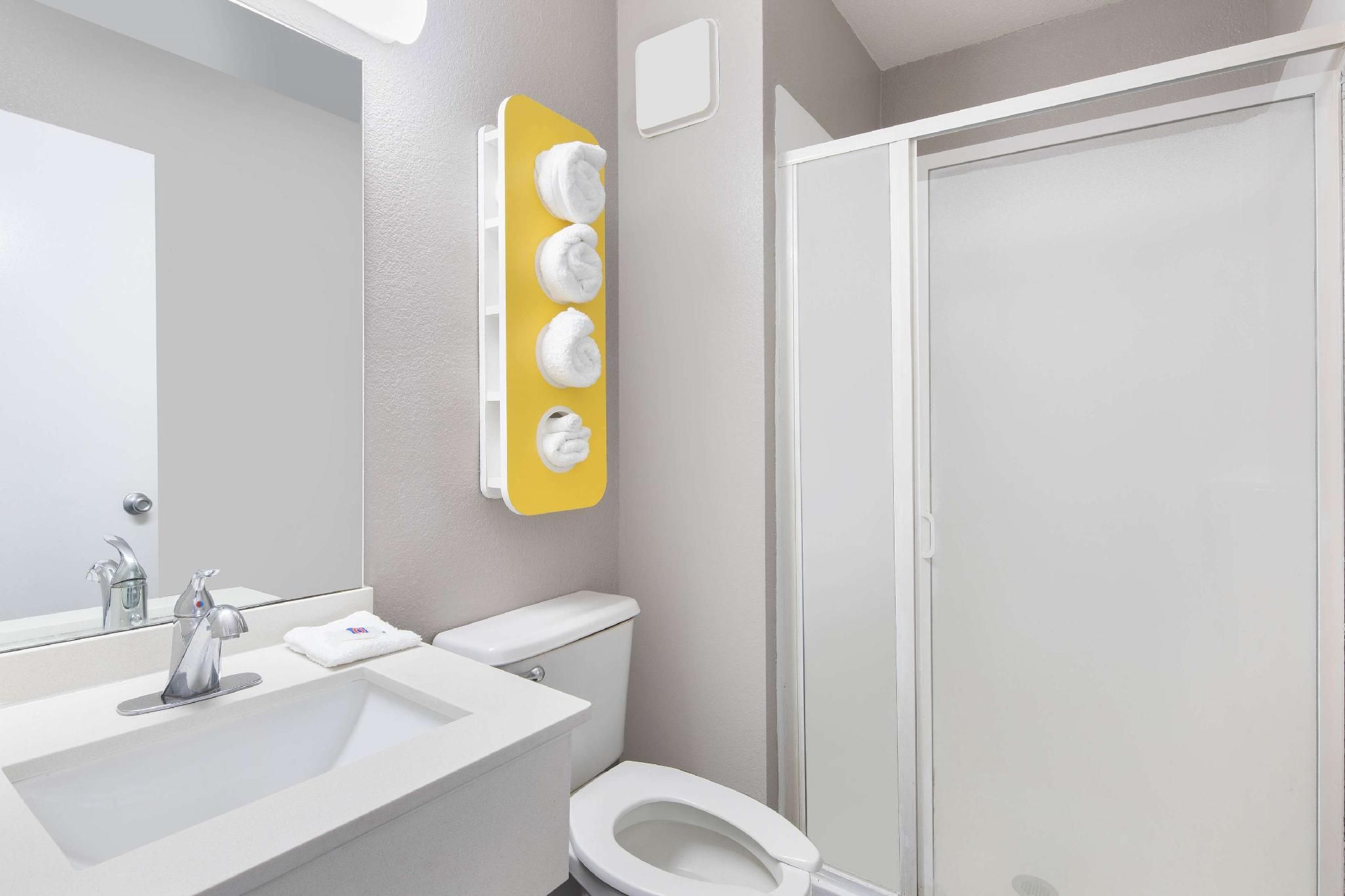 Motel 6 Woodland, CA - Sacramento Airport 1 Queen Bed - Non-Smoking 3