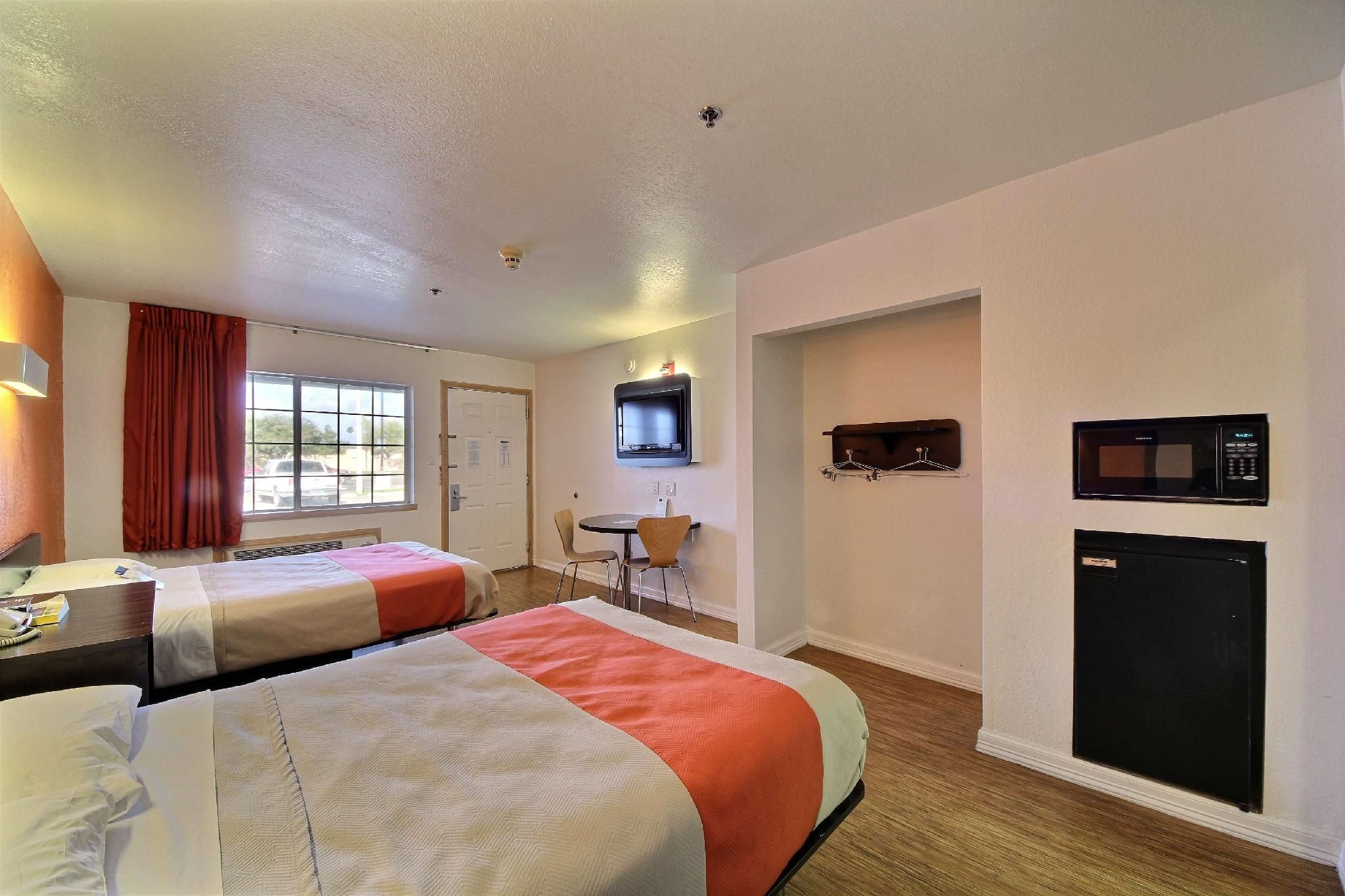 2 Queen Beds | Non-Smoking