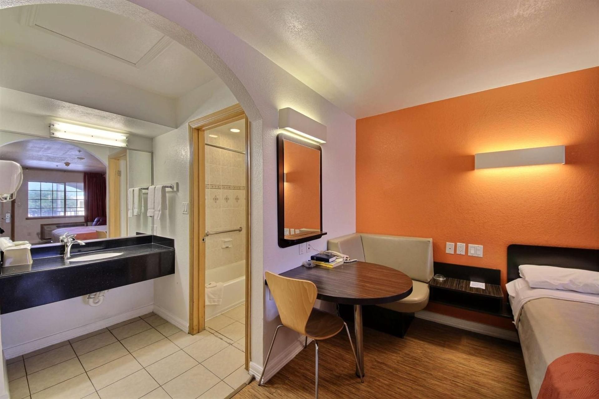 King Room - Non-Smoking