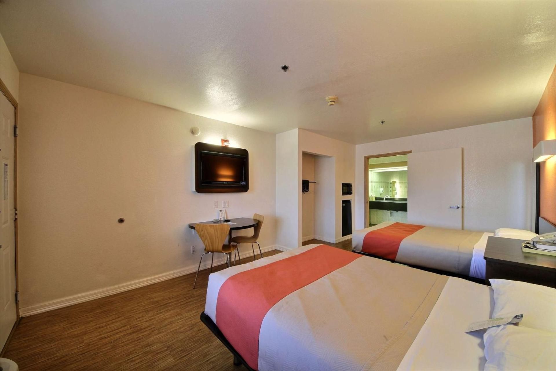 Quadruple Room - Disability Access - Smoking