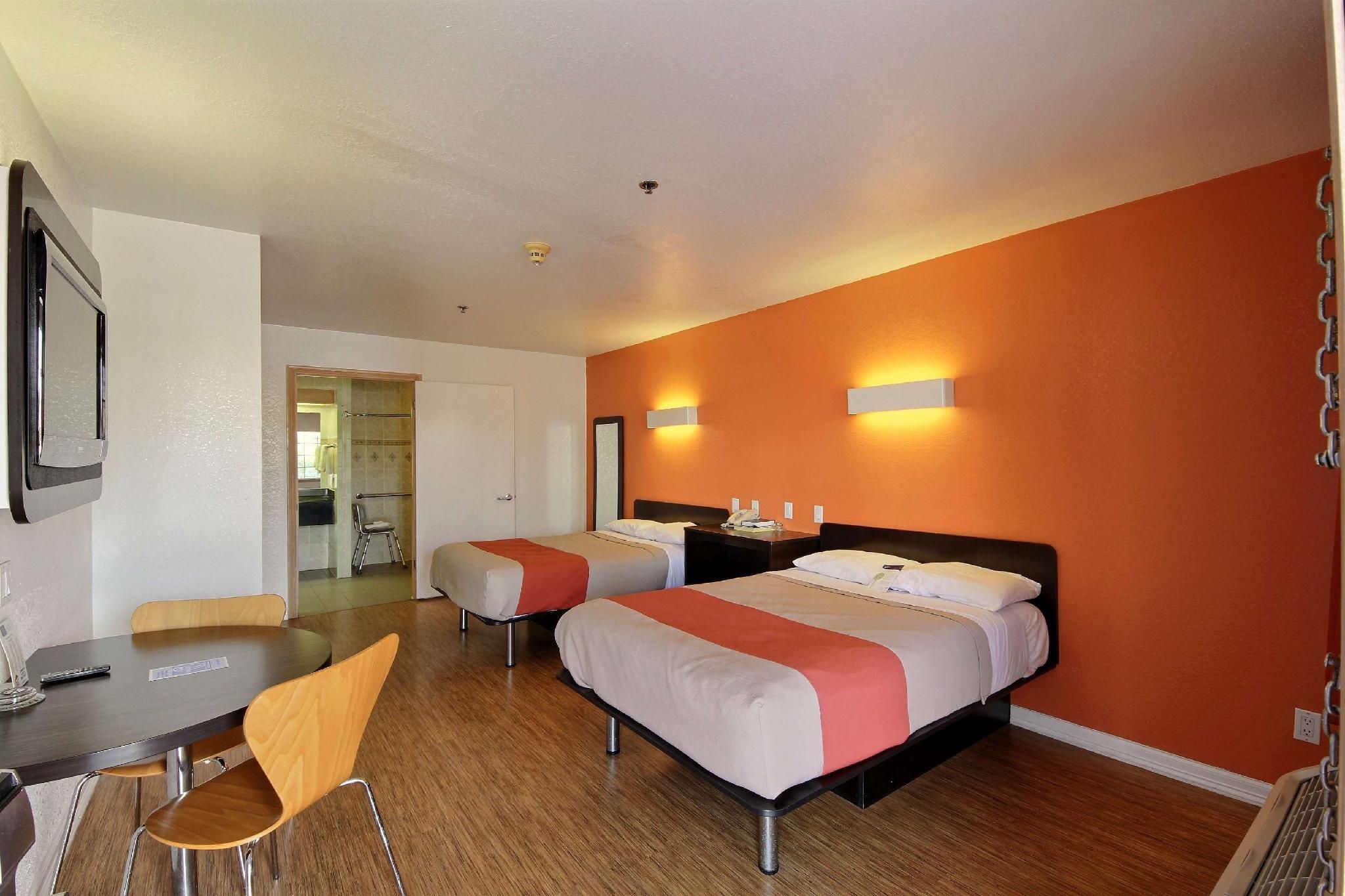 2 Queen Beds | Non-Smoking, Kitchen