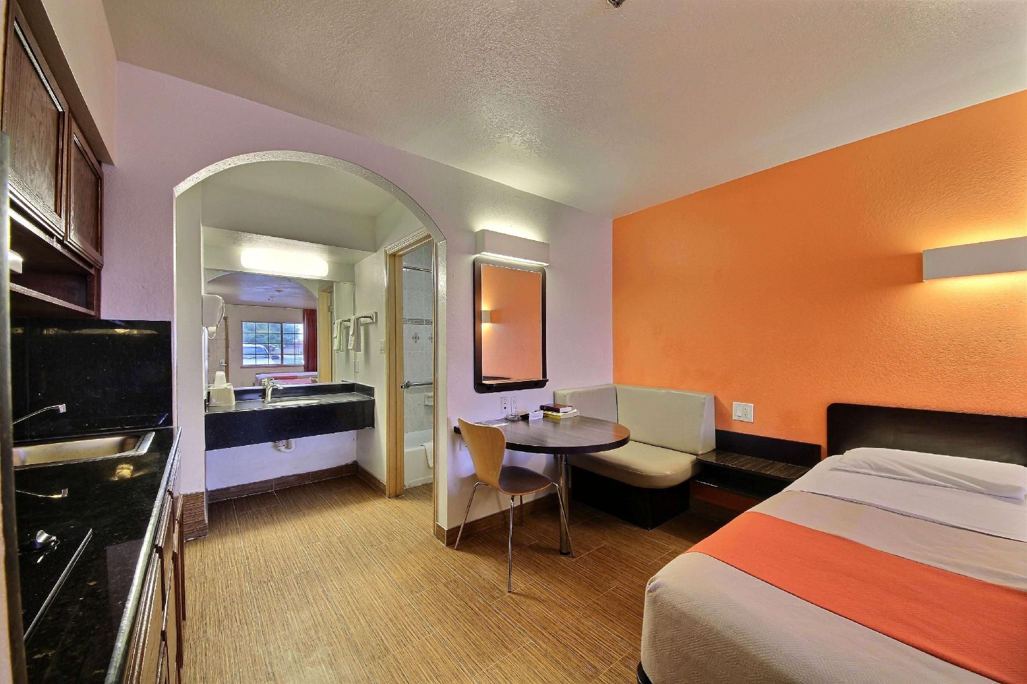 2 Queen Beds | Smoking, Kitchen