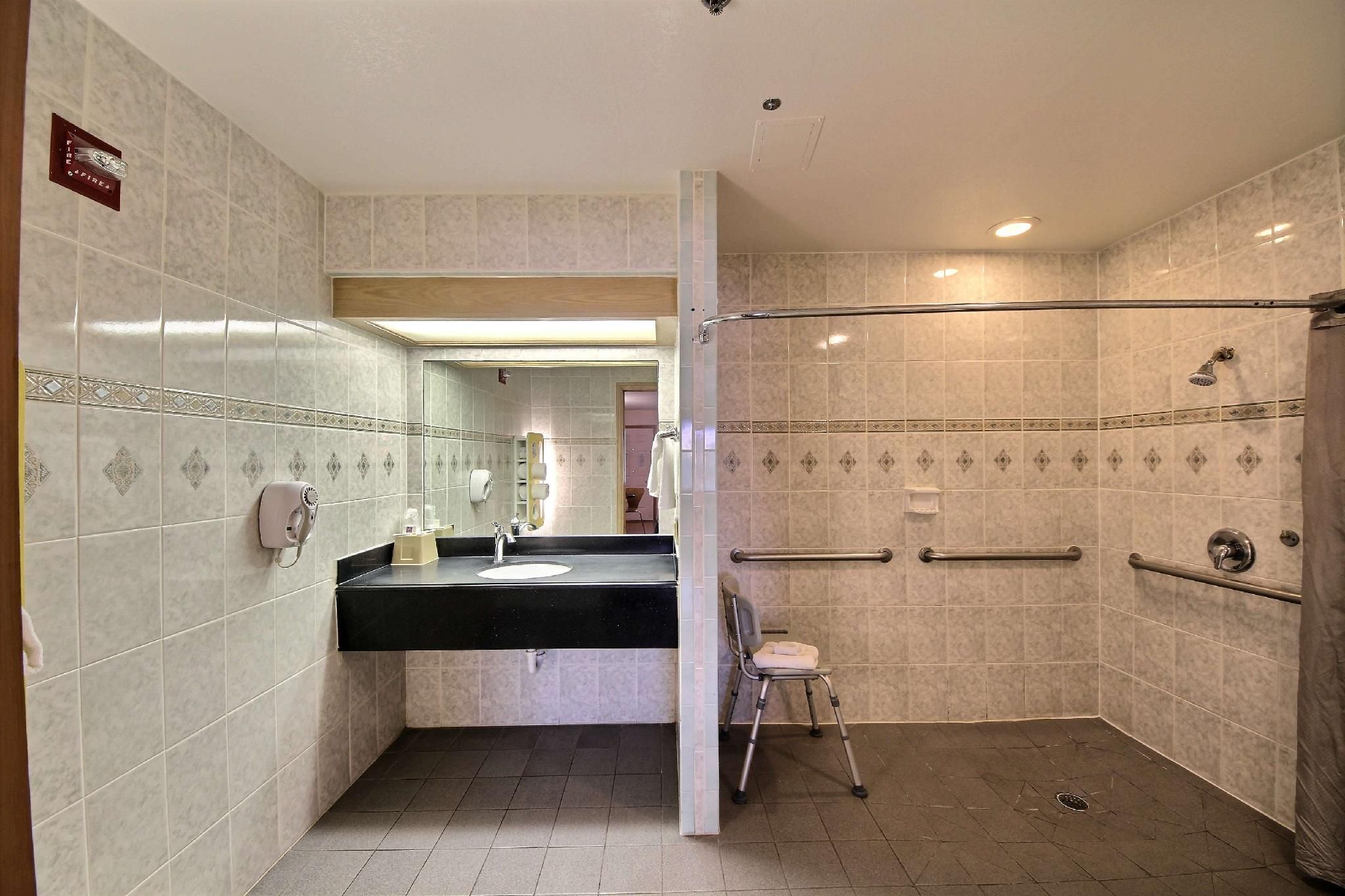 2 Queen Beds | Smoking, Kitchen