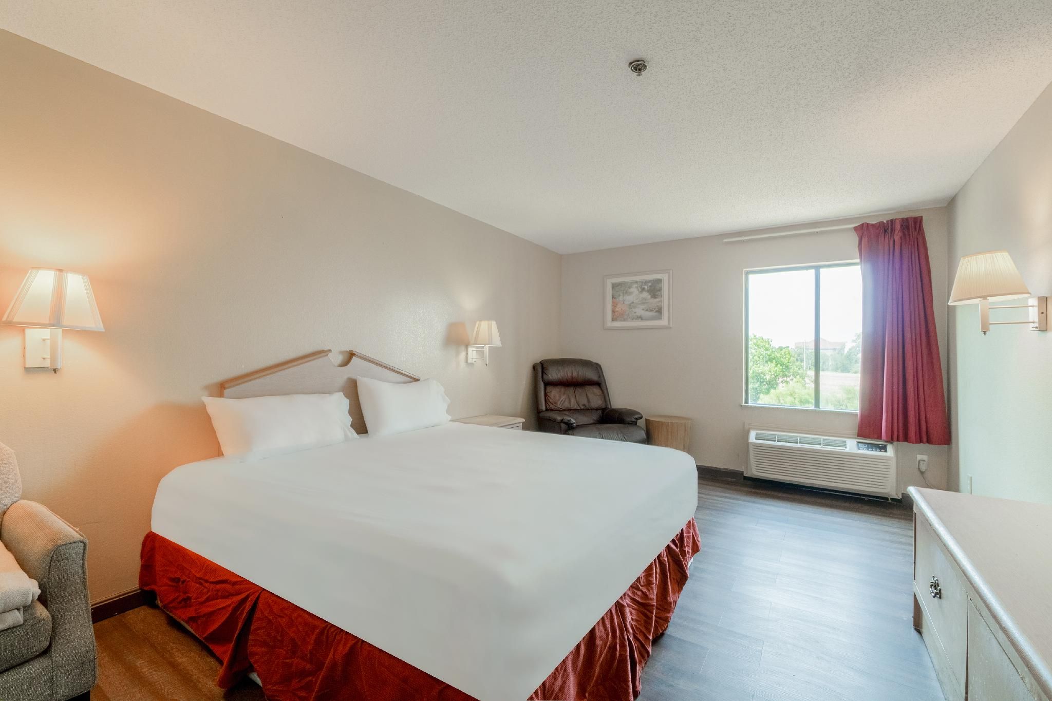King Bed With Kitchenette Non-Smoking