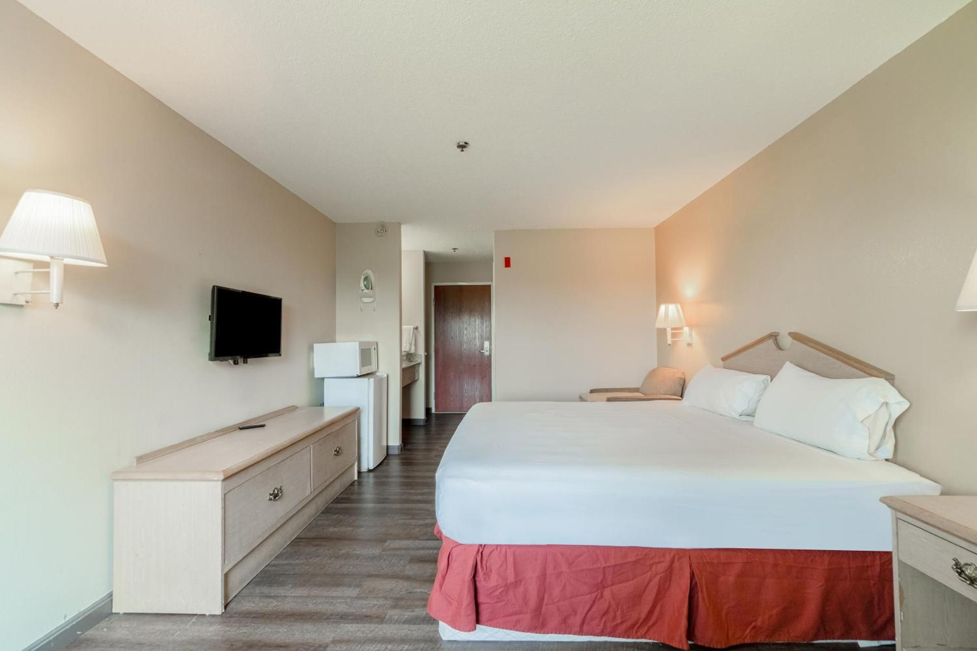 King Bed with Kitchenette Non-Smoking