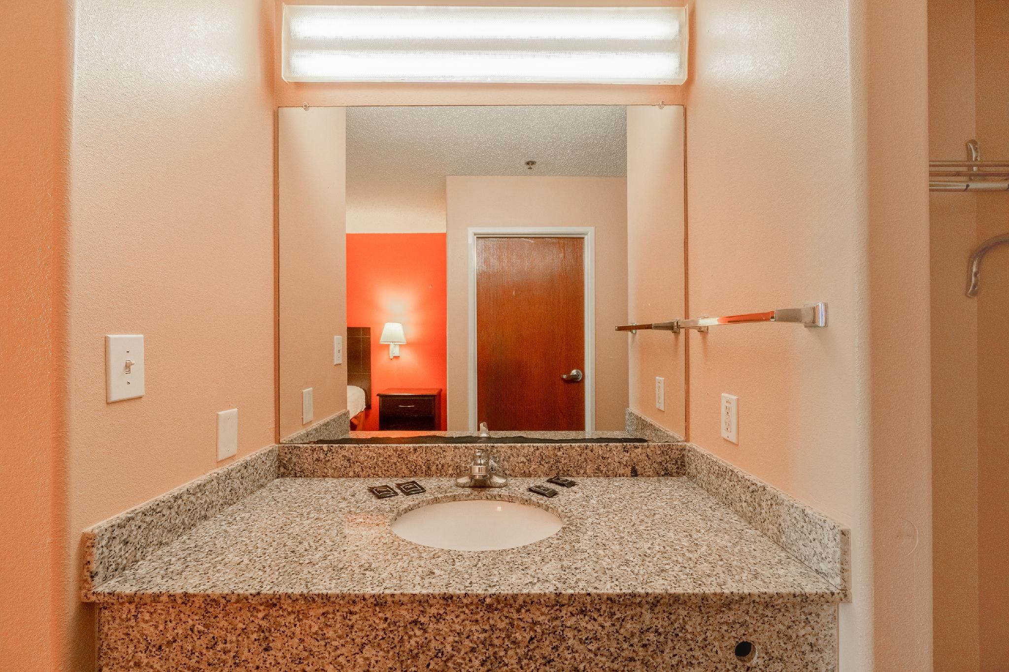 1 Bedroom Apartment Smoking