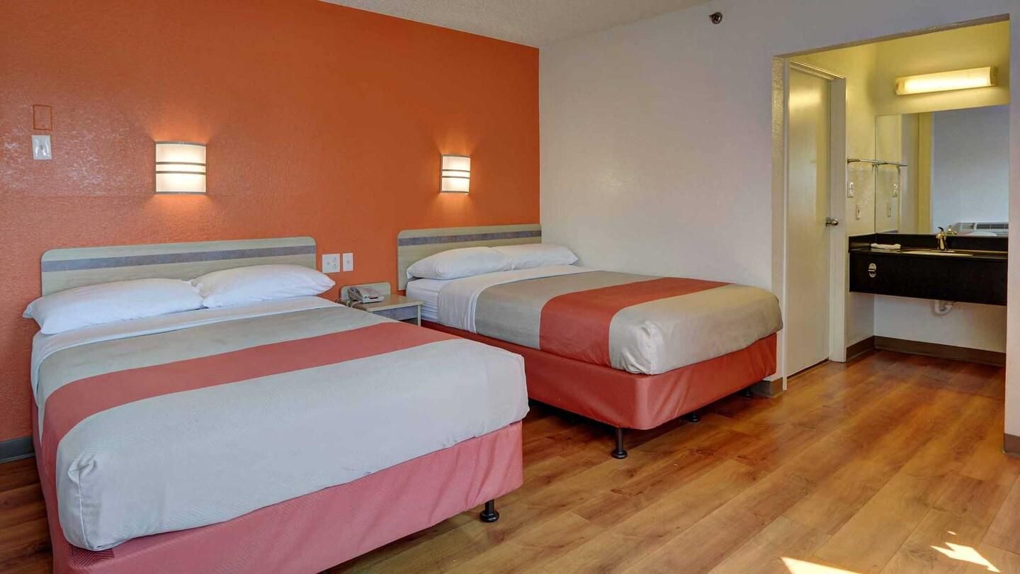 2 Full Beds | Micfridge, Smoking