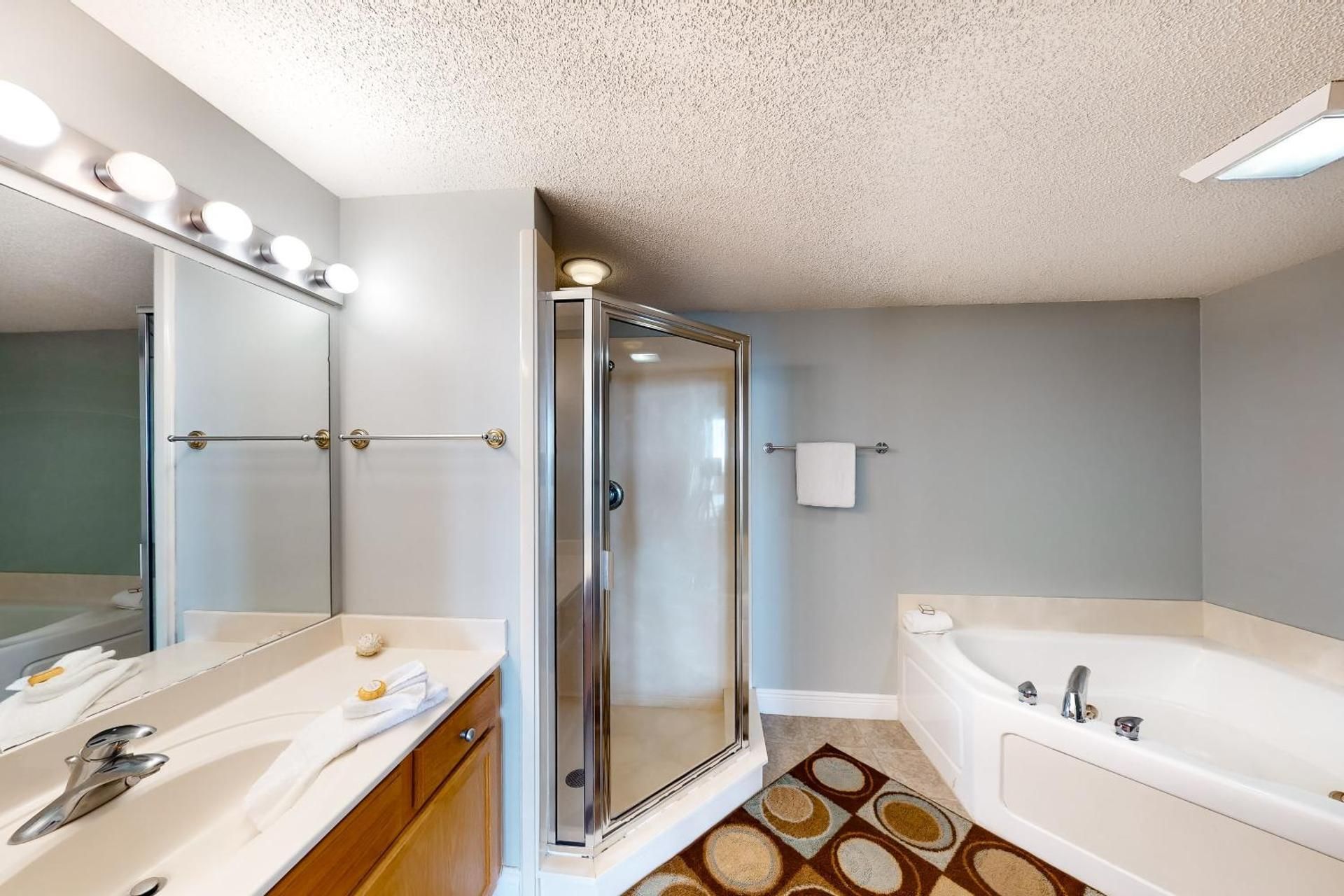 Apartment with Shower