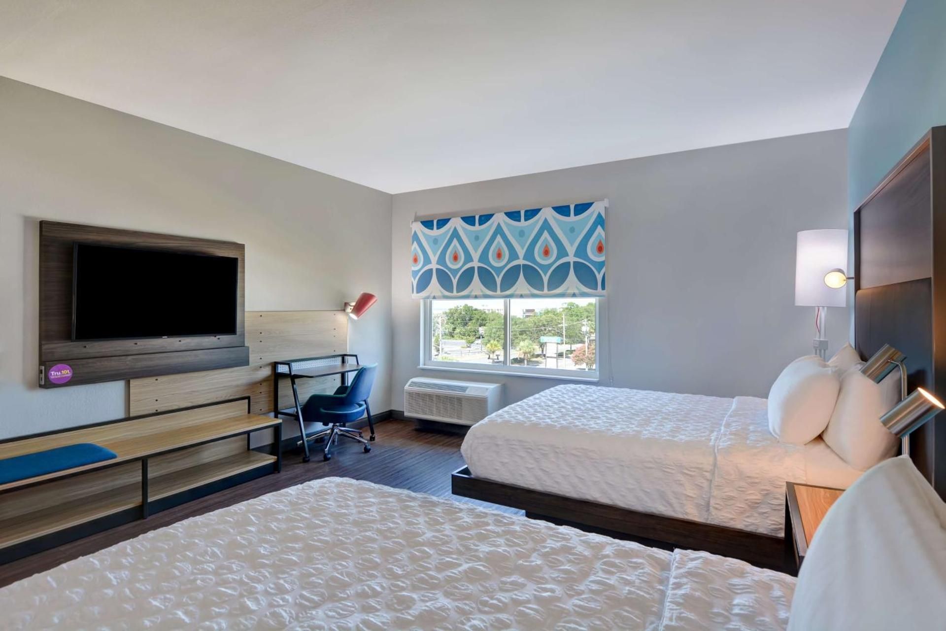 Queen Room with Two Queen Beds - Hearing Access