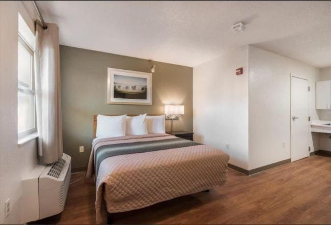 Studio Room Queen Bed Non-Smoking