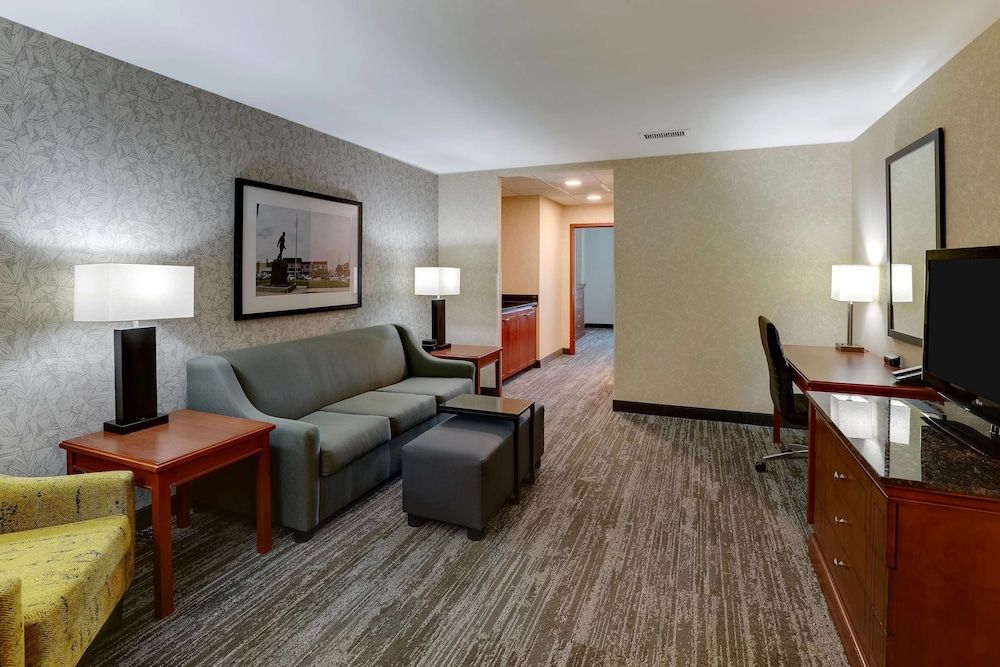 Drury Inn & Suites Kansas City Independence Suite, 2 Queen Beds (Sofa Sleeper, 2 Rooms) 4