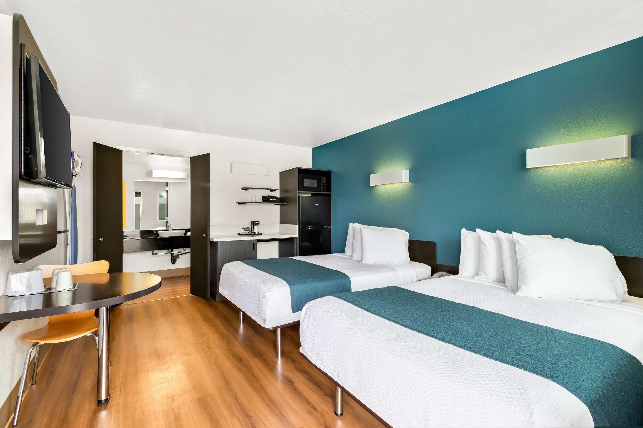 2 Full Beds | Non-Smoking, Micfridge