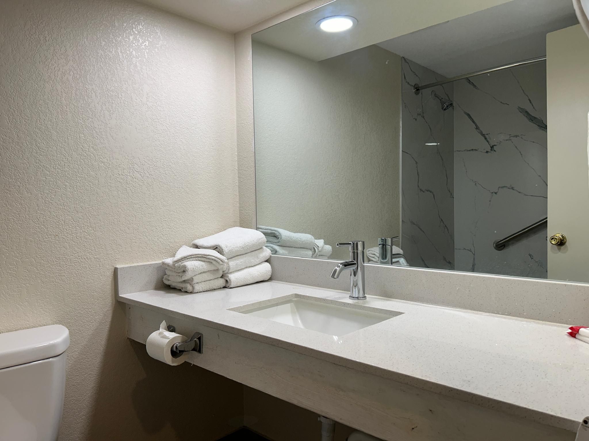 Hilltop Inn & Suites King - Non-Smoking 2