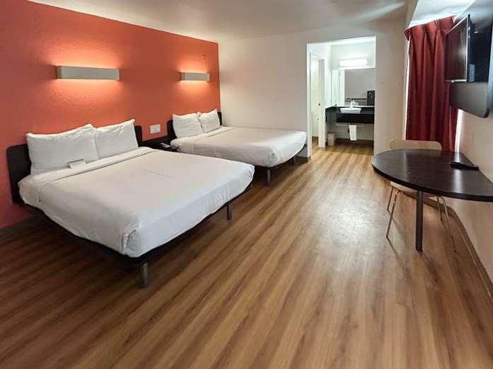 2 Full Beds | Suite, Non-Smoking, Micfridge