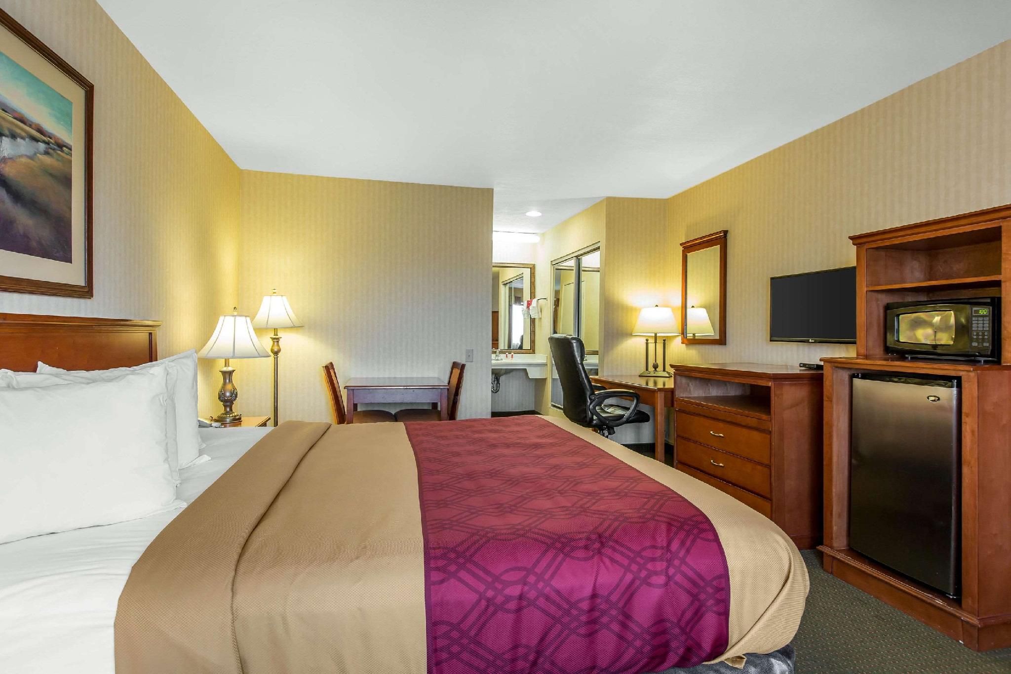 1 King Bed, Nonsmoking