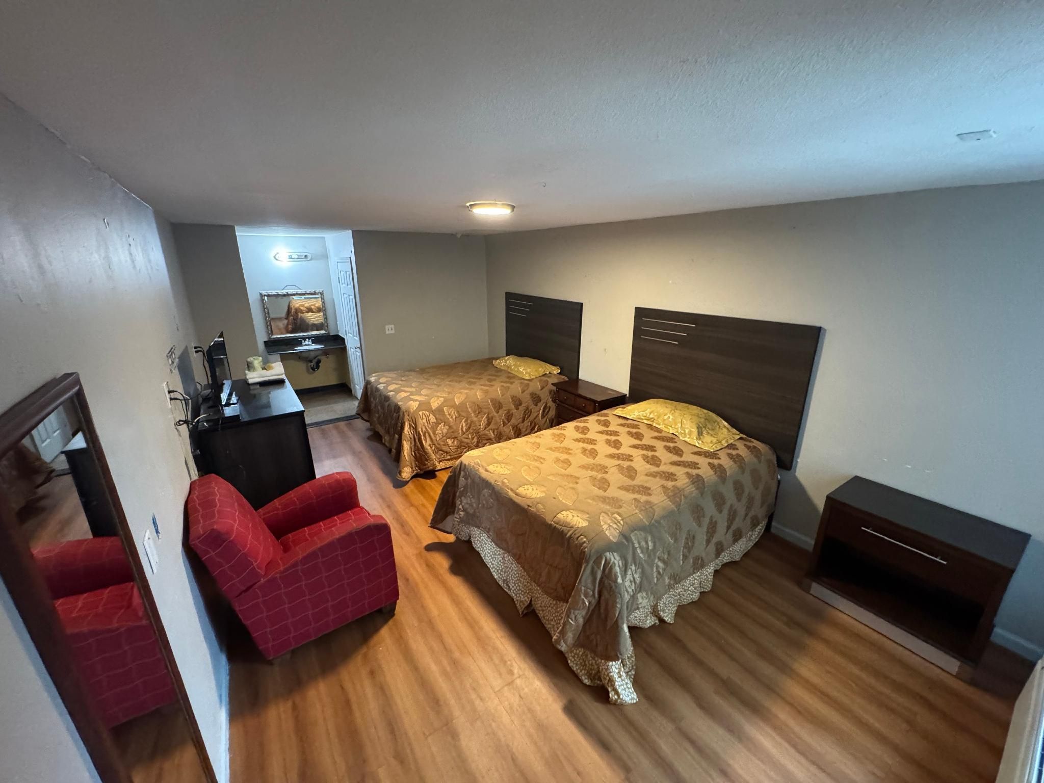 2 Queen Beds
