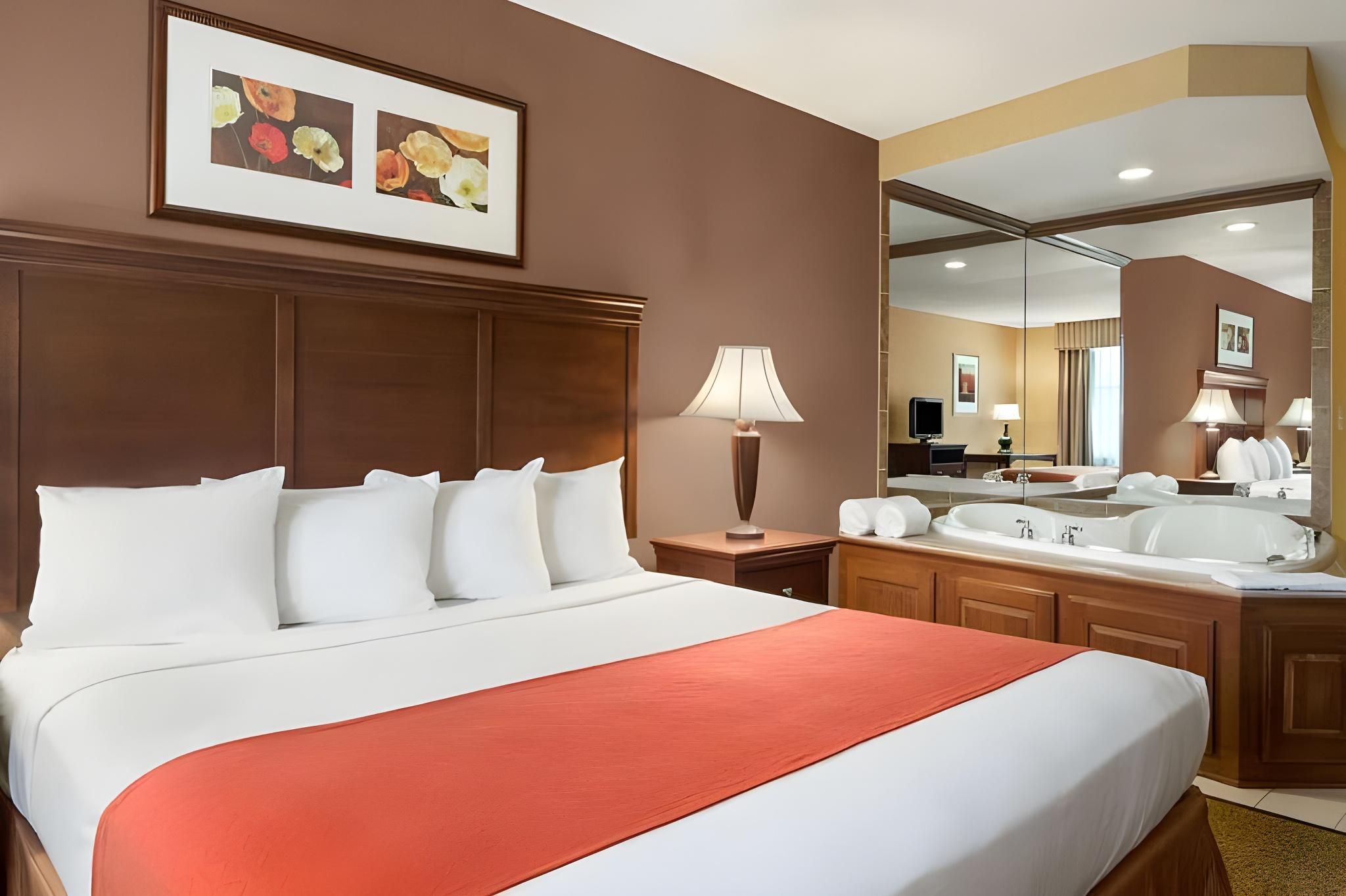King Suite with Whirlpool - Non-Smoking