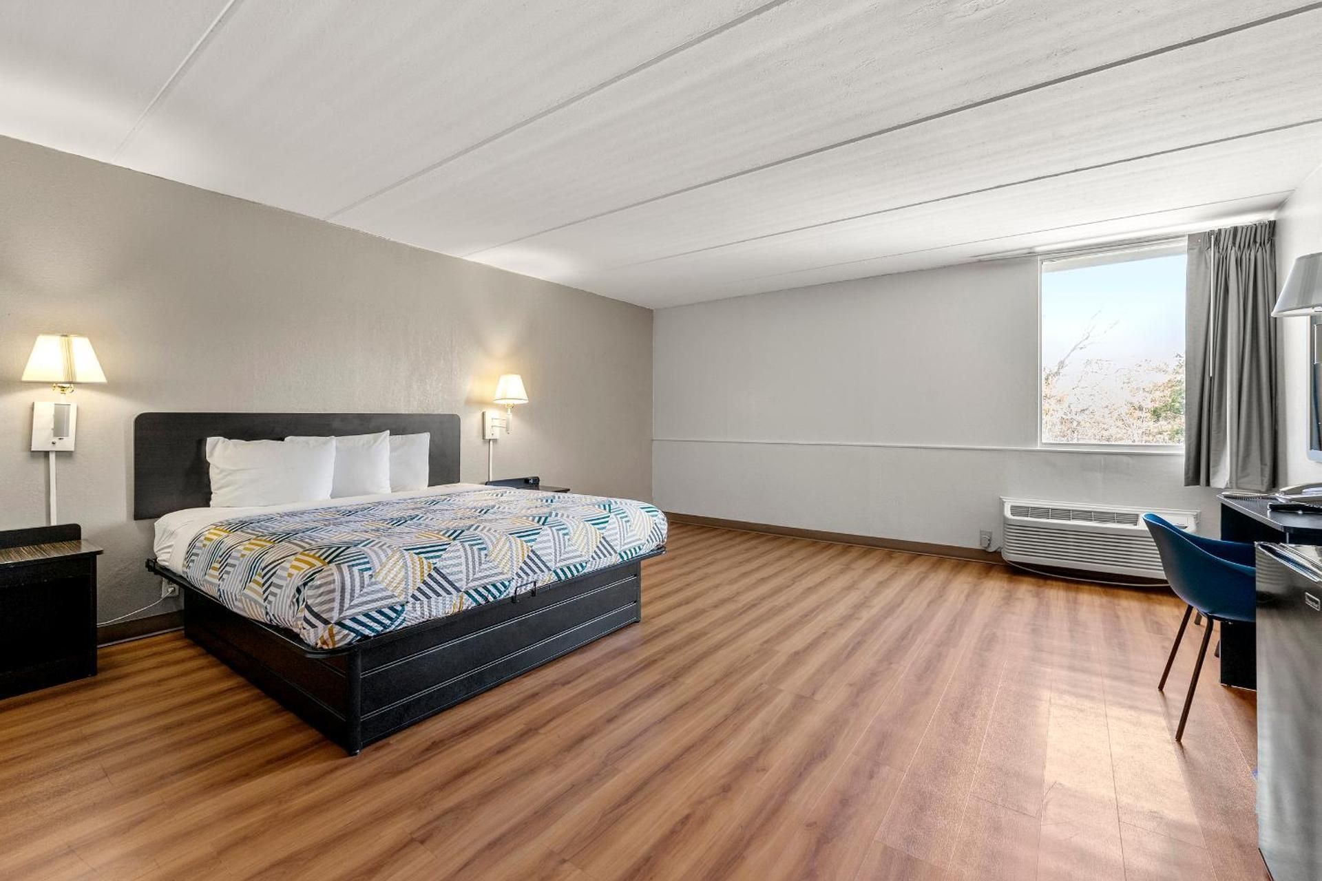 King Room - Disability Access - Non-Smoking