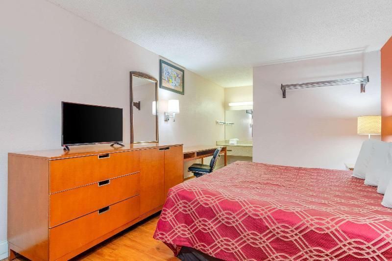 King Room - Accessible/Smoking