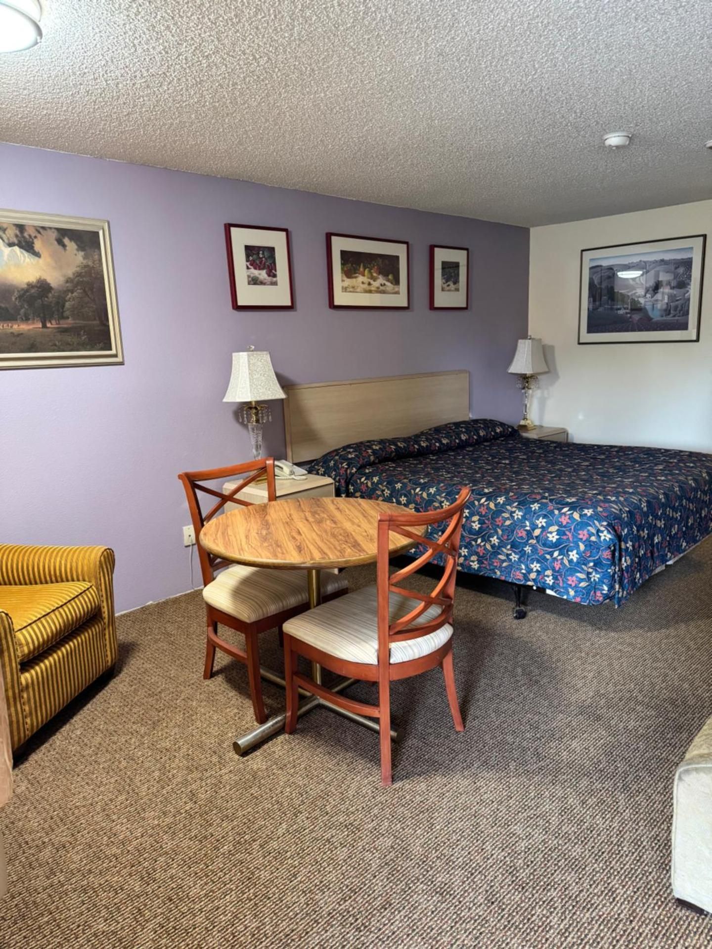 Deluxe Room (2 Adults + 1 Child)