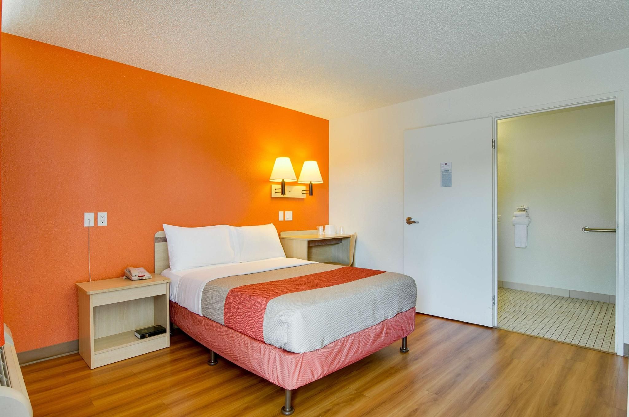 1 QB | ADA/Tub/Micfridge