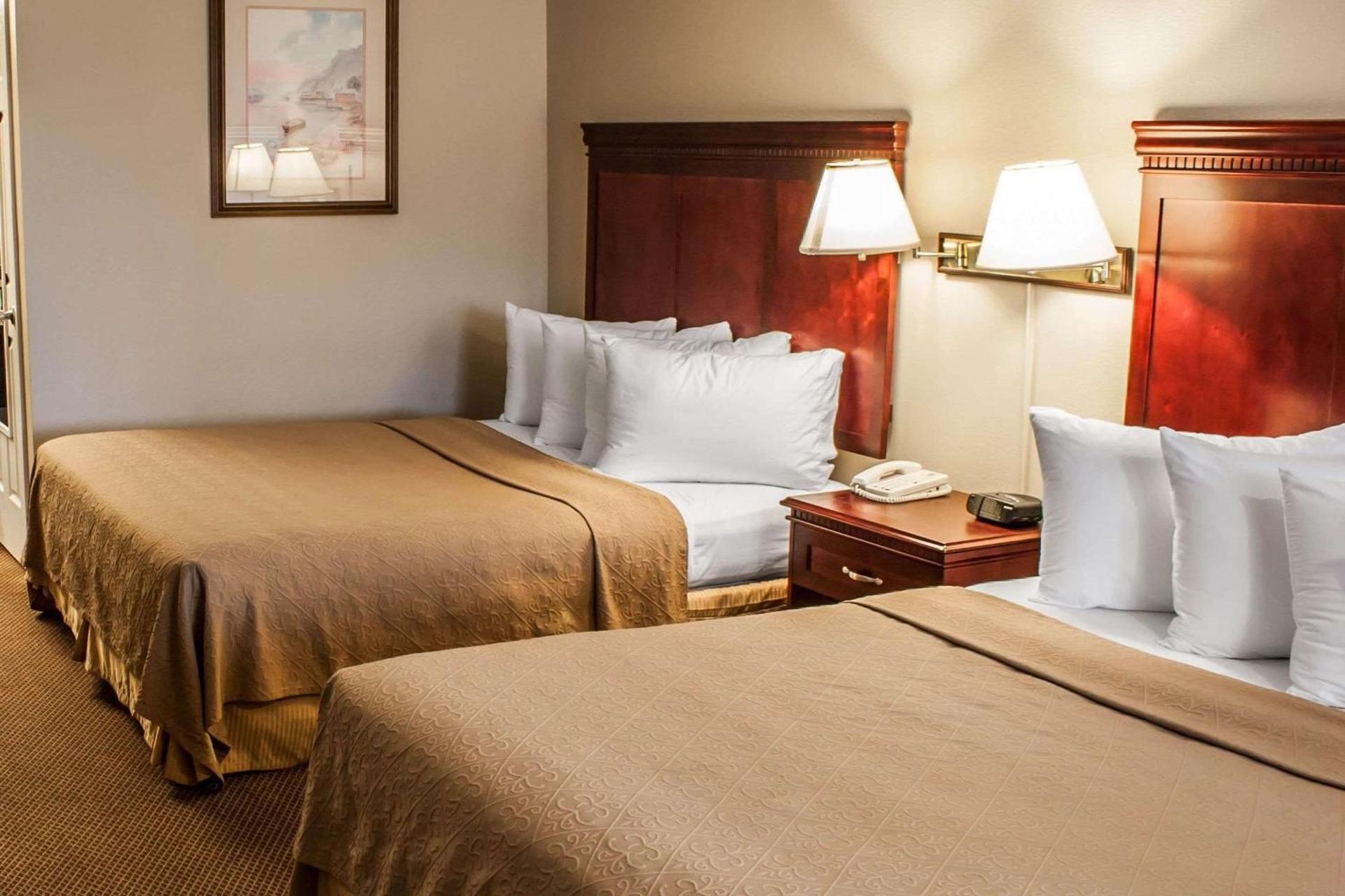 2 Queen Beds, Smoking