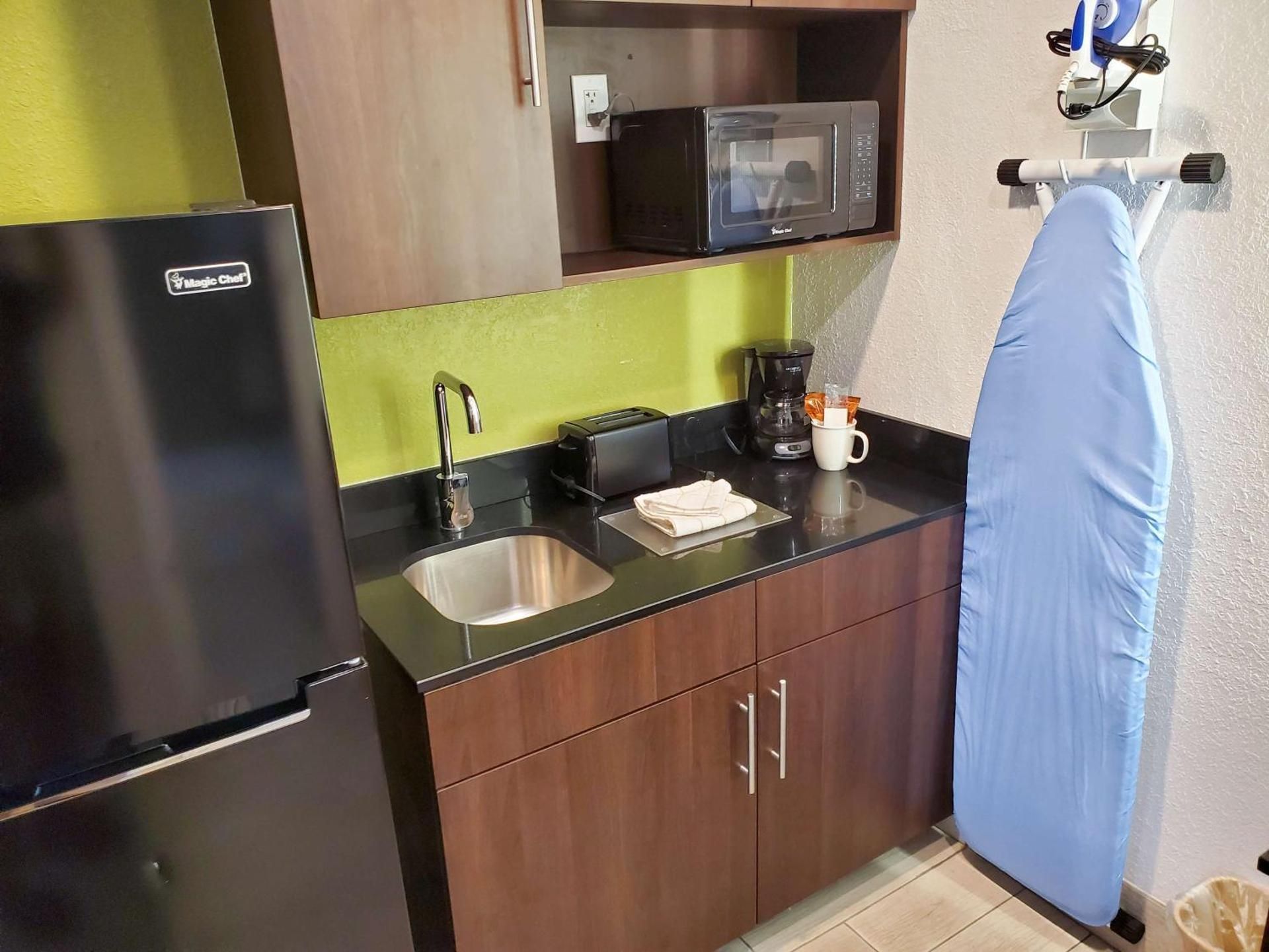 Queen Room - Disability Access - Non-Smoking