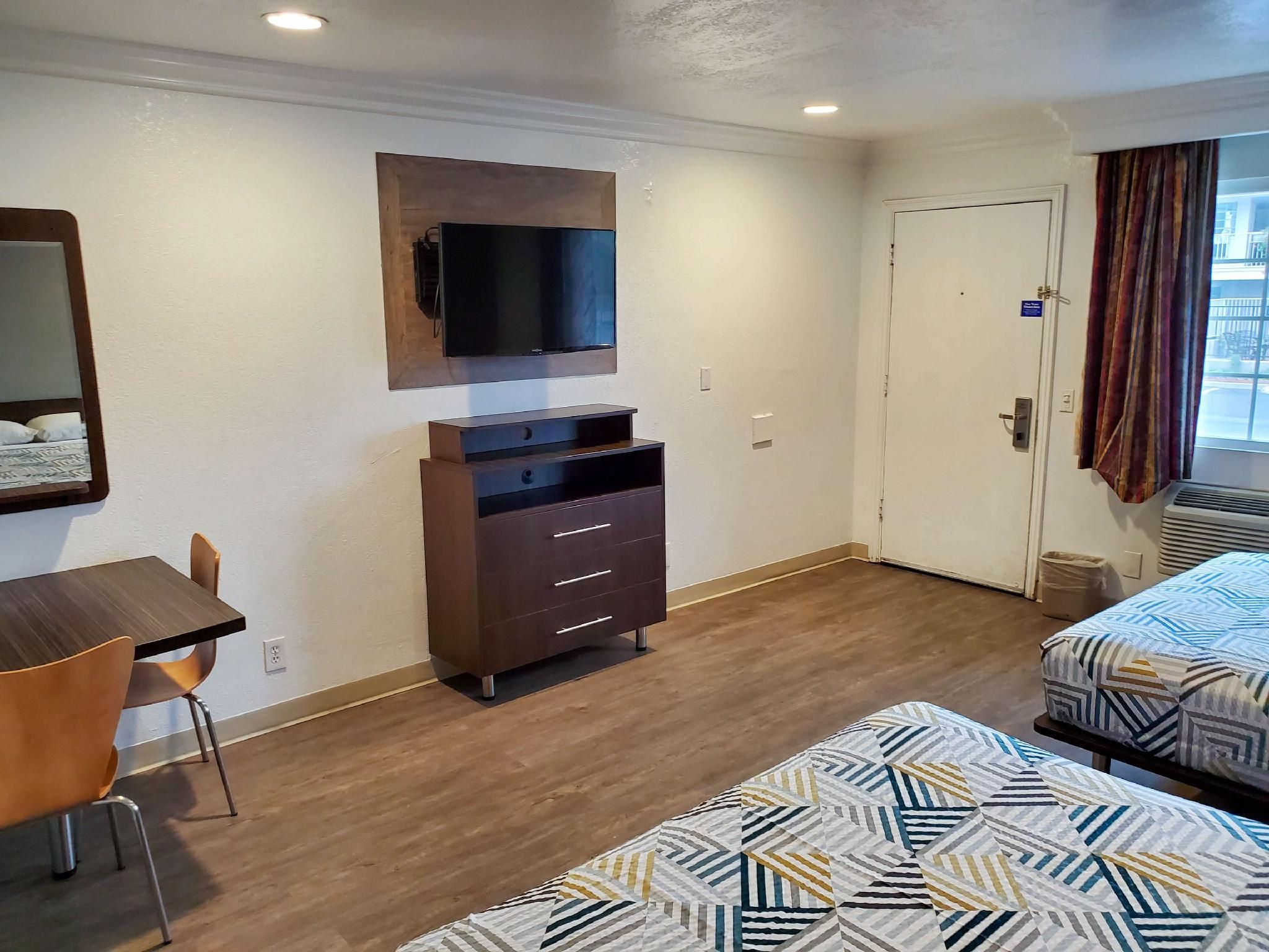 Studio 6  National City, CA - Naval Base San Diego 2 Full Beds | Mobil Access Tub Nsmk Kitchen 3