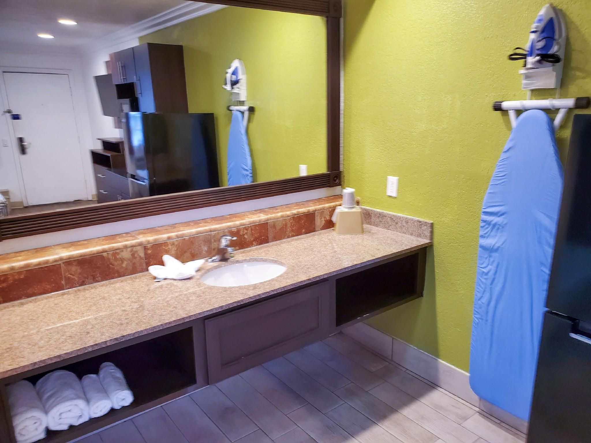 Studio 6  National City, CA - Naval Base San Diego 2 Full Beds | Mobil Access Tub Nsmk Kitchen 2