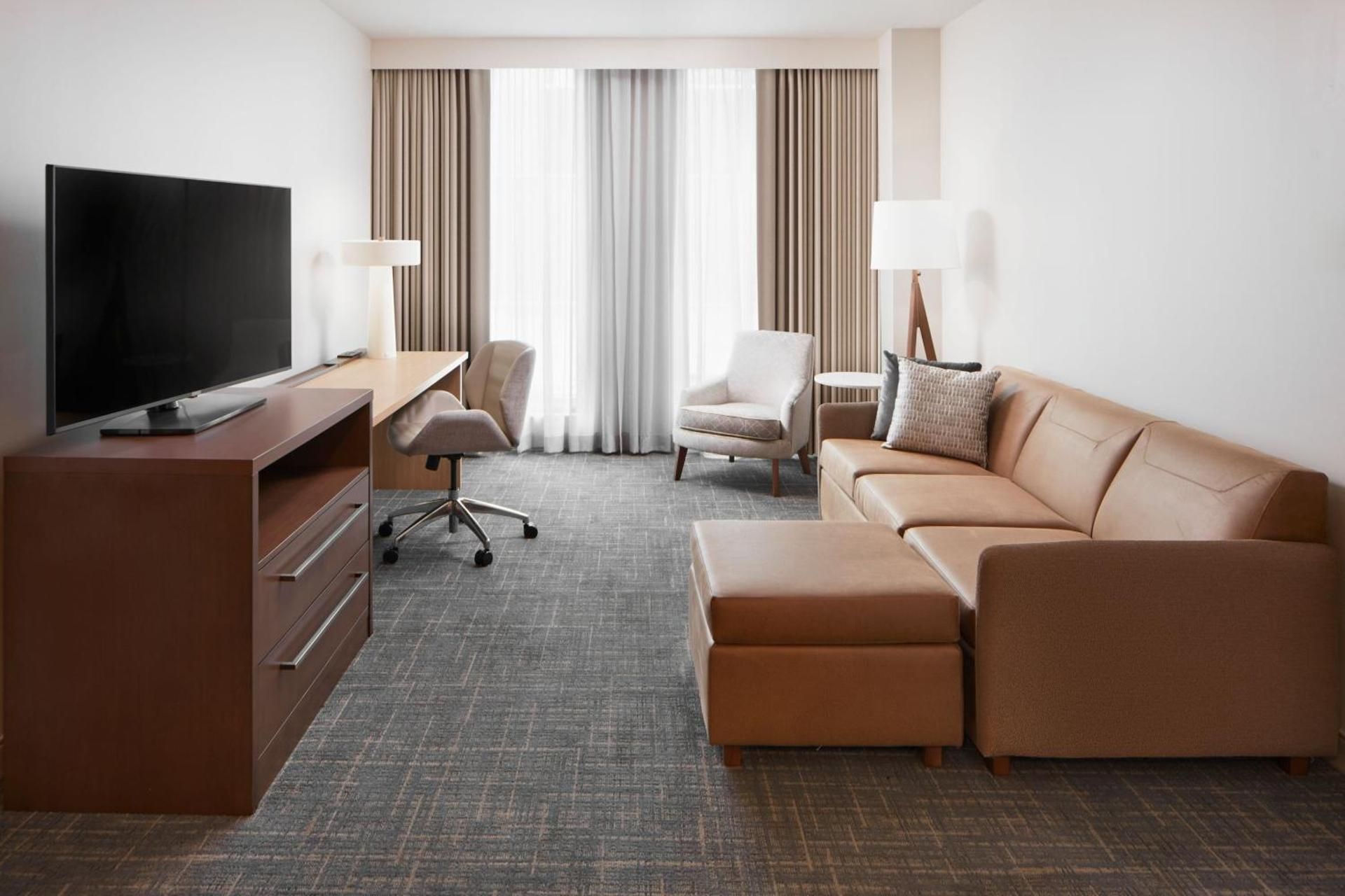 Residence Inn by Marriott Reston One-Bedroom Suite with Two Queen Beds, Sofa Bed, Roll-In Shower and City View - Mobility and Hearing Accessible 3