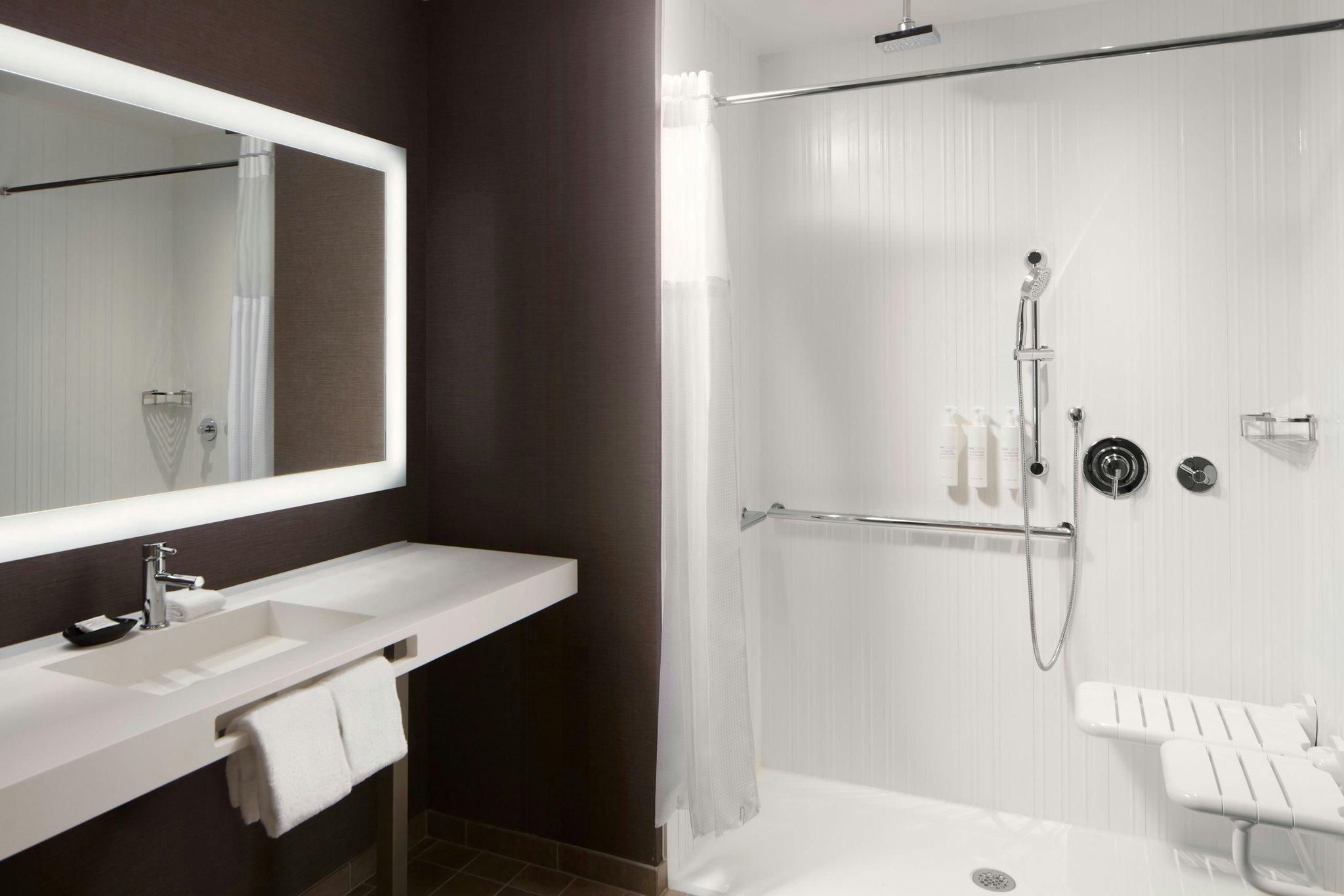 AC Hotel Reston Standard, Guest room, 1 King, City view 2