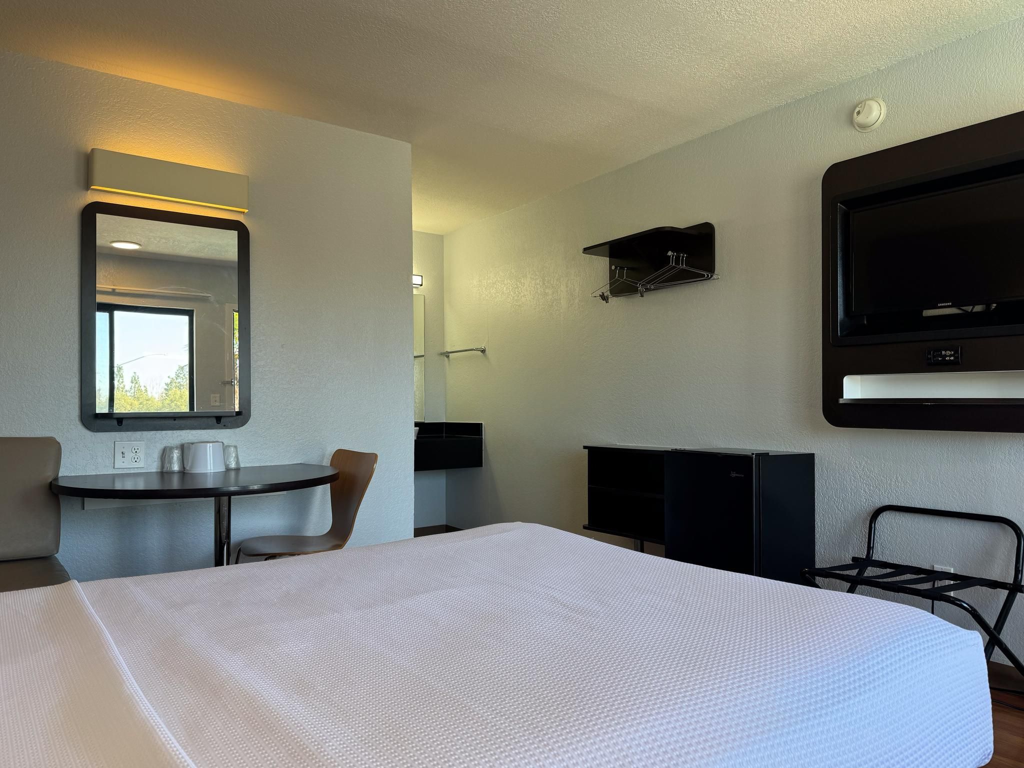 1 Queen Bed | Extended Suite