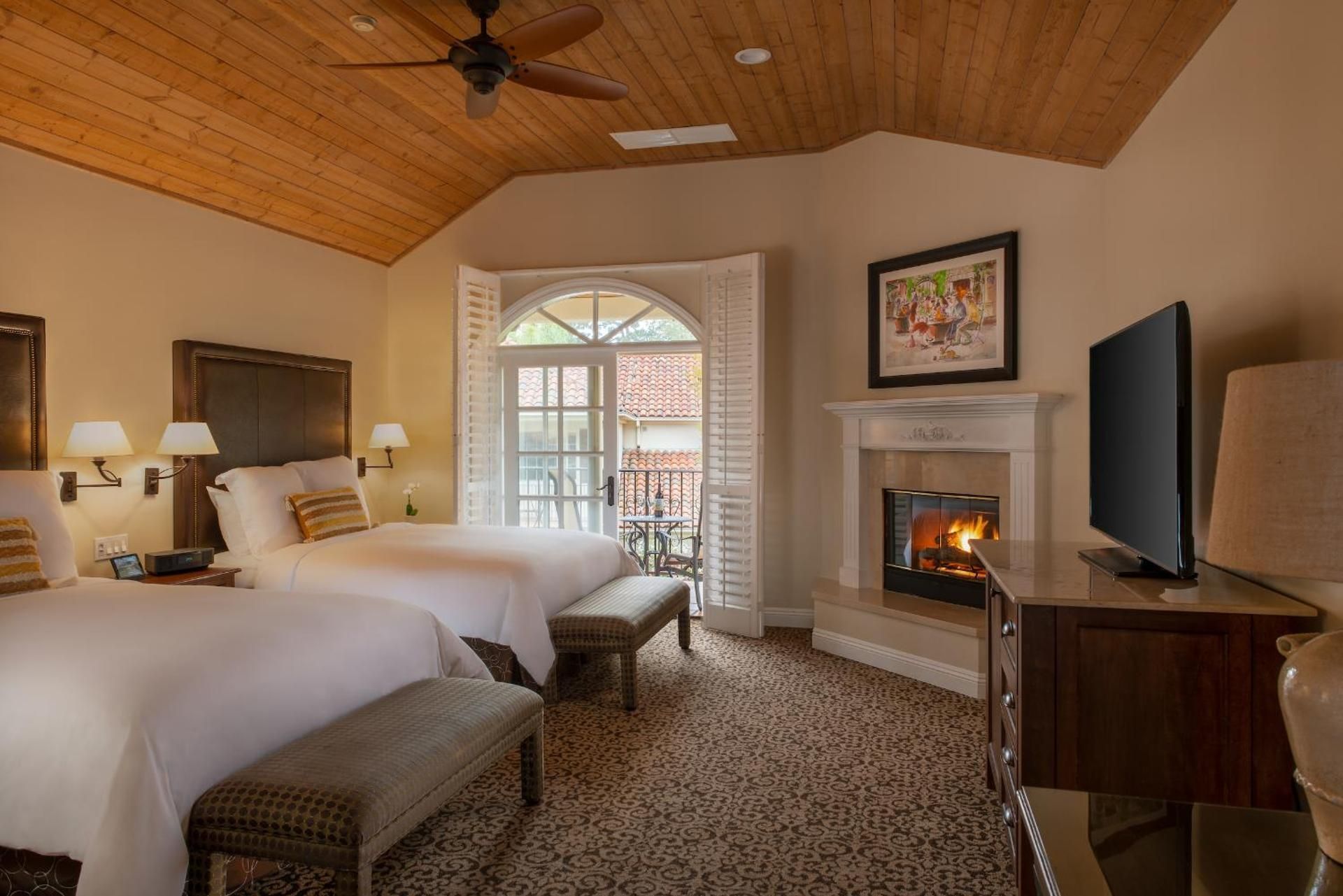 Westlake Village Inn Queen Suite with Spa Bath