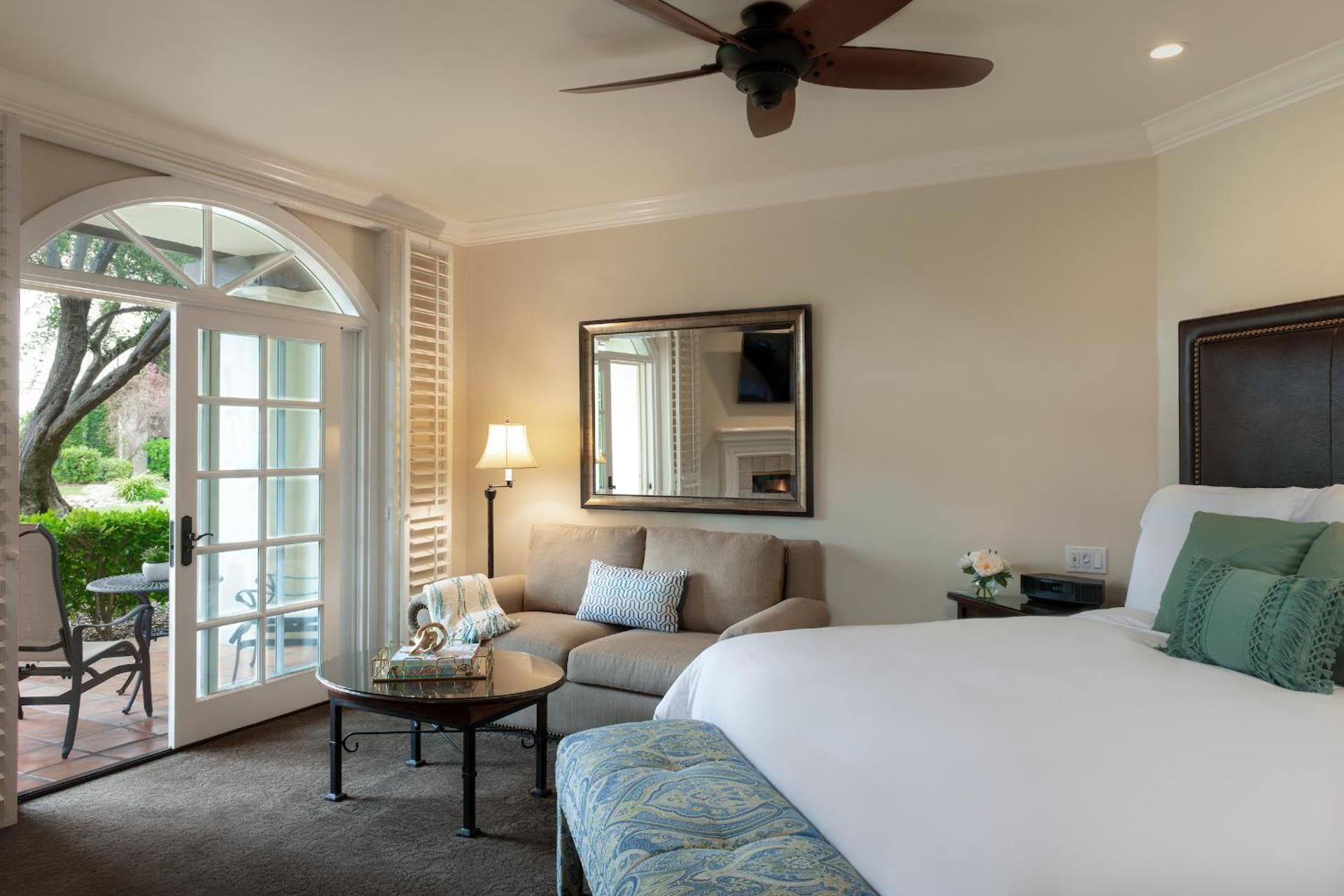 Westlake Village Inn King Suite with Spa Bath 2