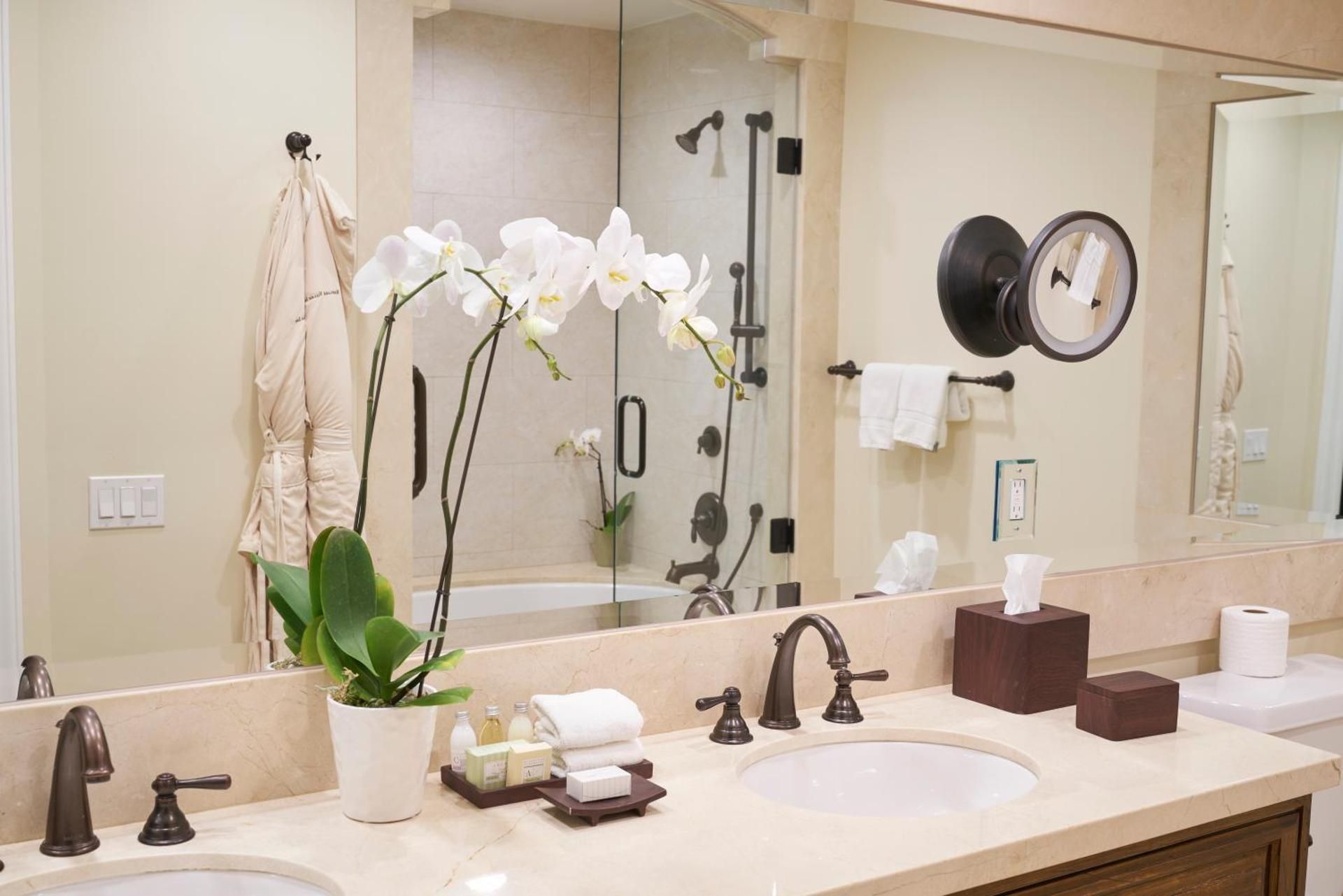 Westlake Village Inn King Suite with Spa Bath 3