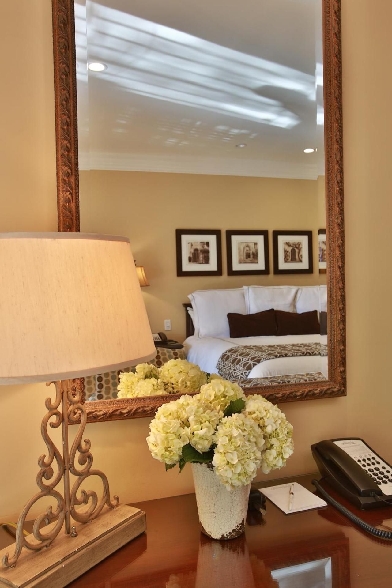 Westlake Village Inn King Suite 2