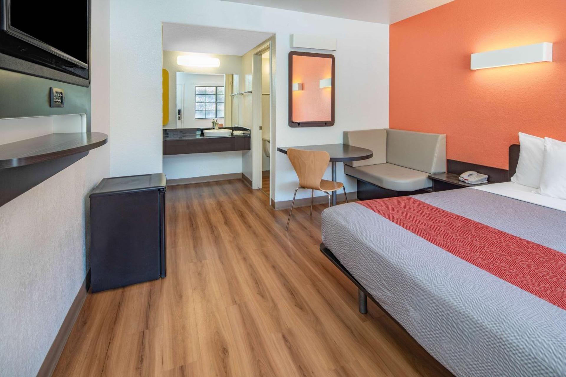 Double Room - Disability Access - Roll In Shower