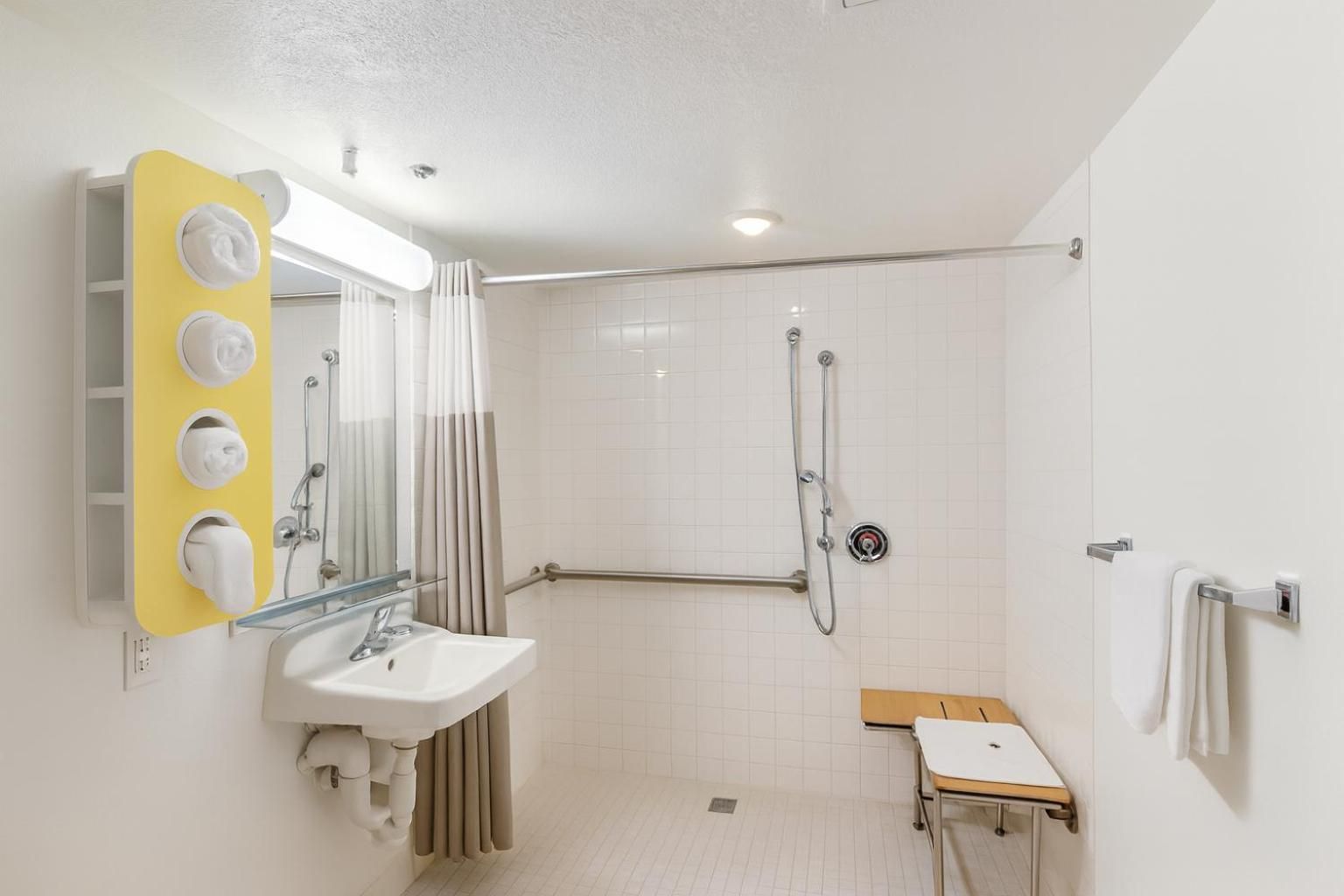 Double Room - Disability Access - Roll In Shower