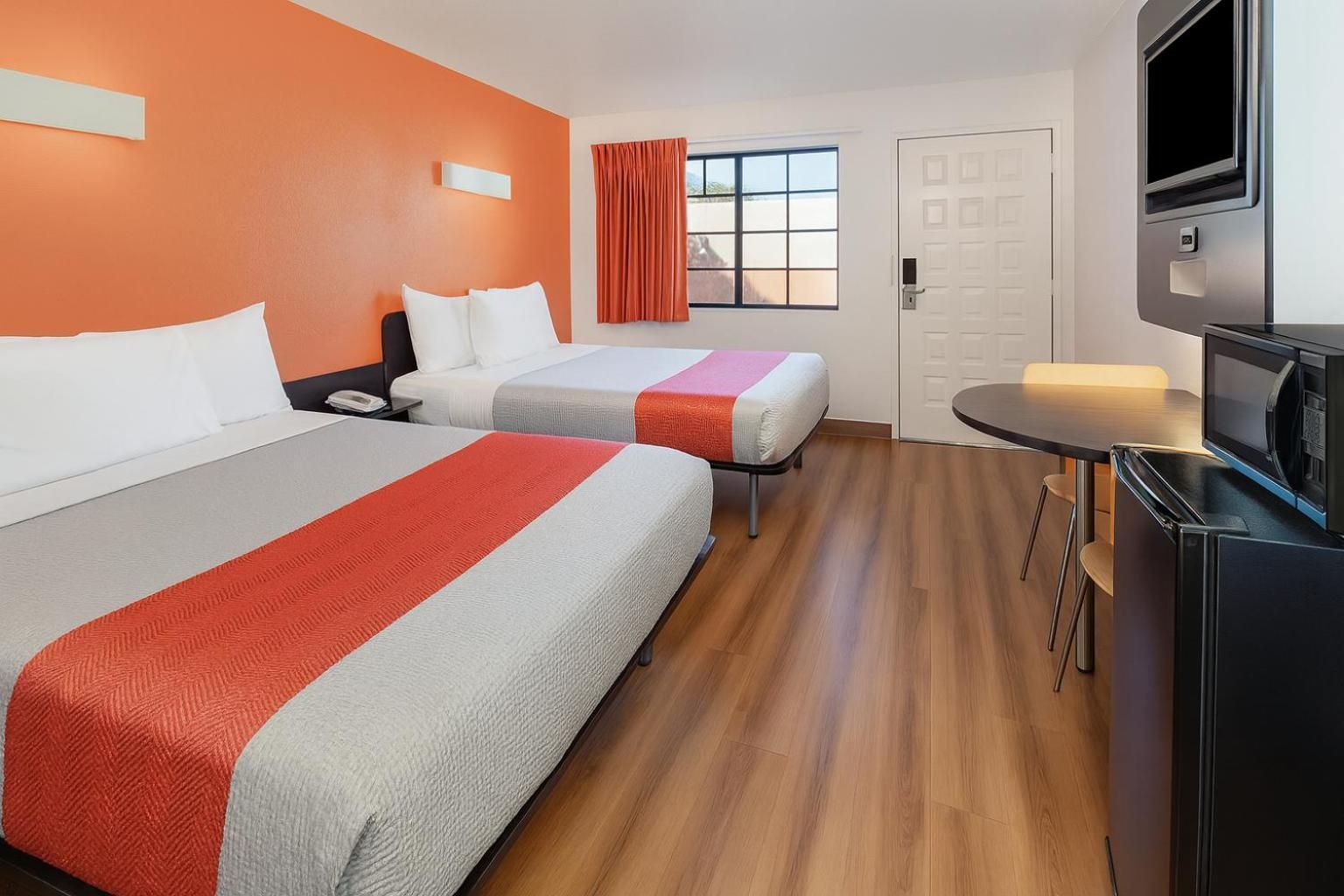 2 Queen Beds | Mini Fridge