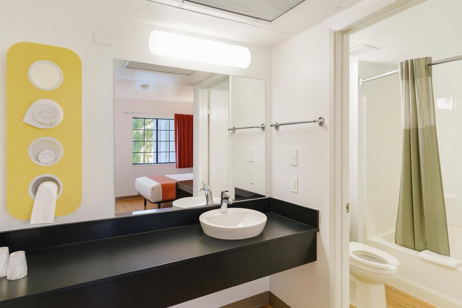 Motel 6 Thousand Oaks, CA 1 Queen Bed | Mini Fridge 3