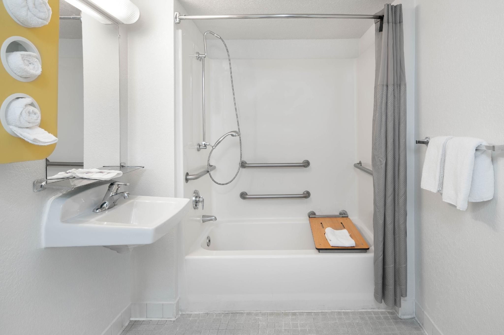 2 Full Beds | ADA/Tub/Mini Fridge