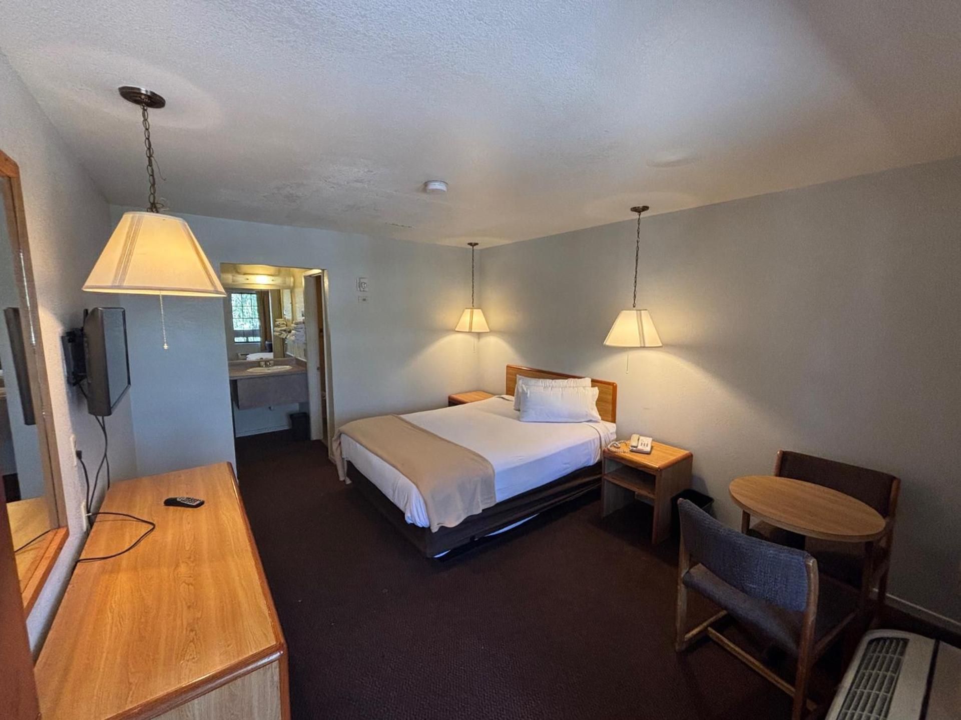 Premier Inns Thousand Oaks Queen Room - Non-Smoking